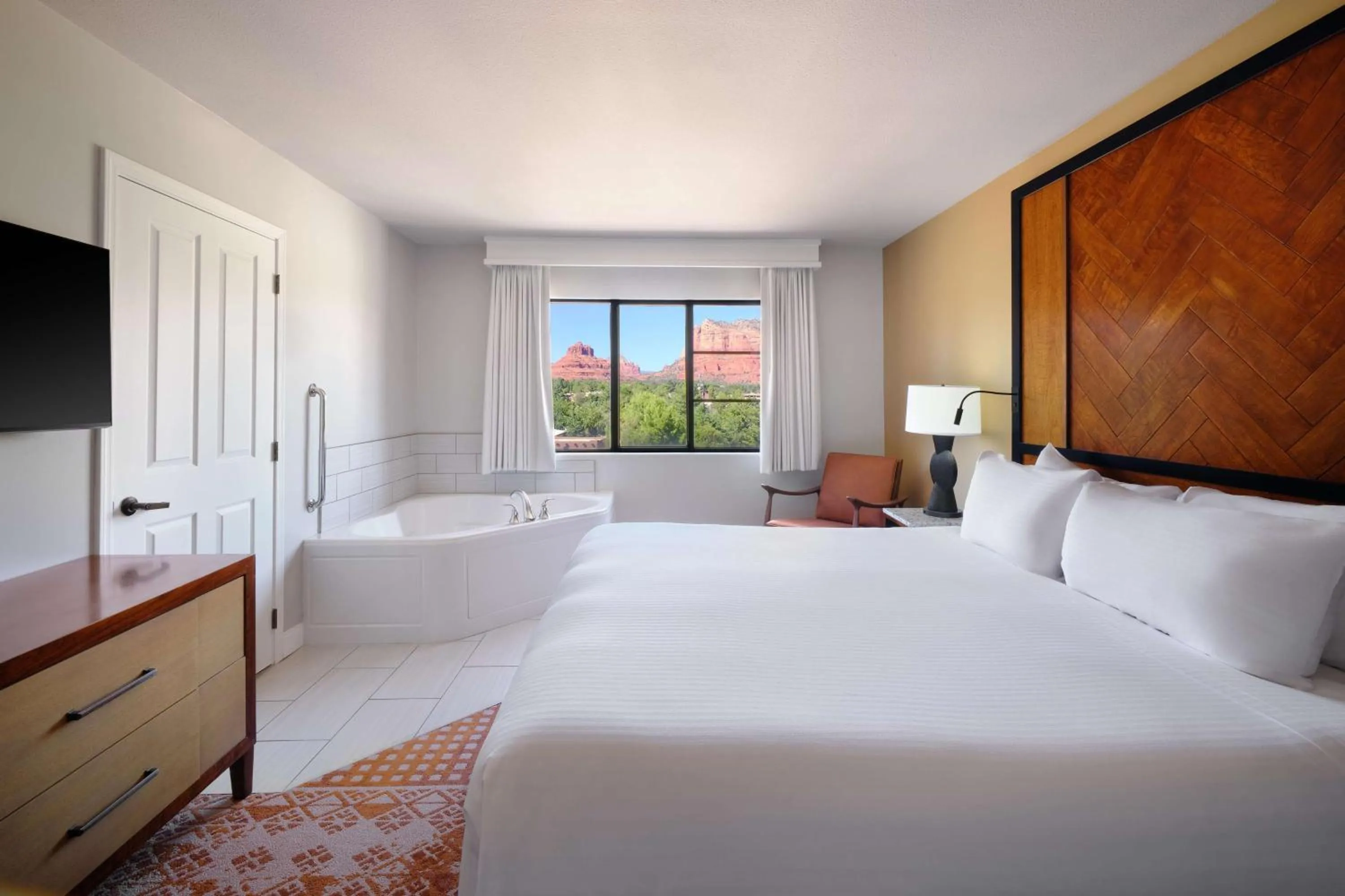 Bed in Hilton Sedona Resort at Bell Rock