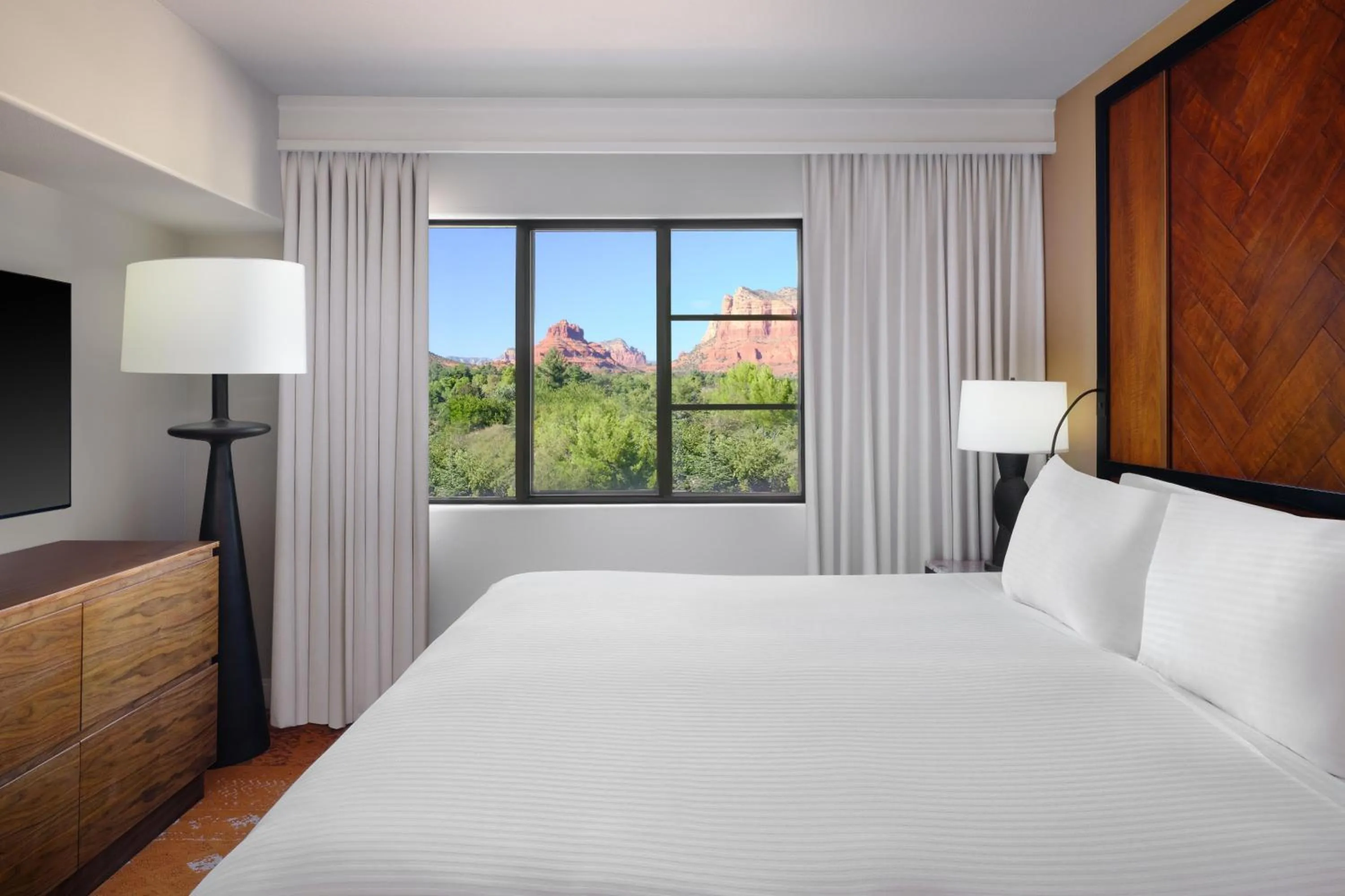 Bed in Hilton Sedona Resort at Bell Rock