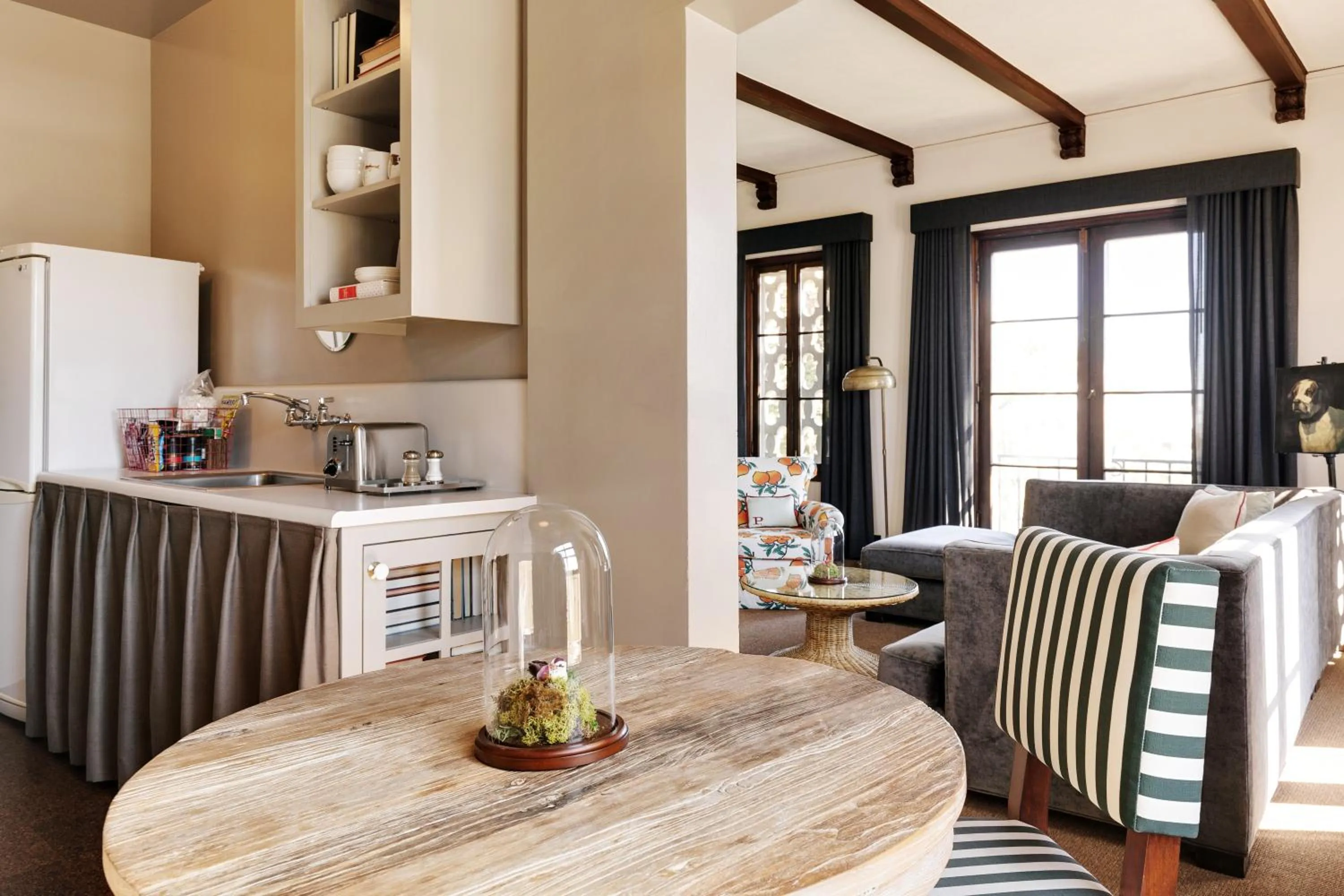 Kitchen or kitchenette in Palihouse Santa Monica