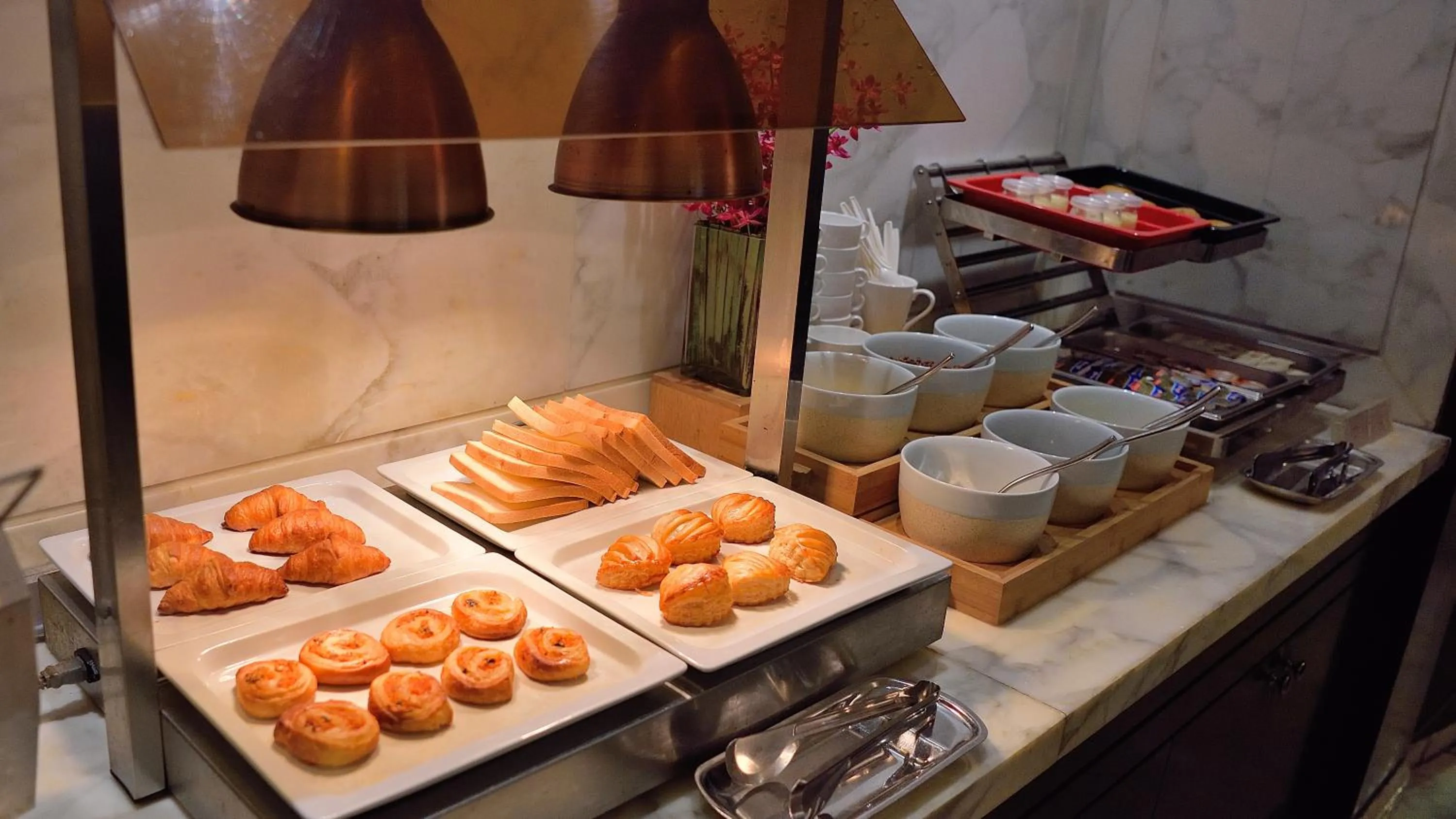 Breakfast in 上海外滩锦江都城新城饭店 Metropolo Xin Cheng Hotel, The Bund Shanghai