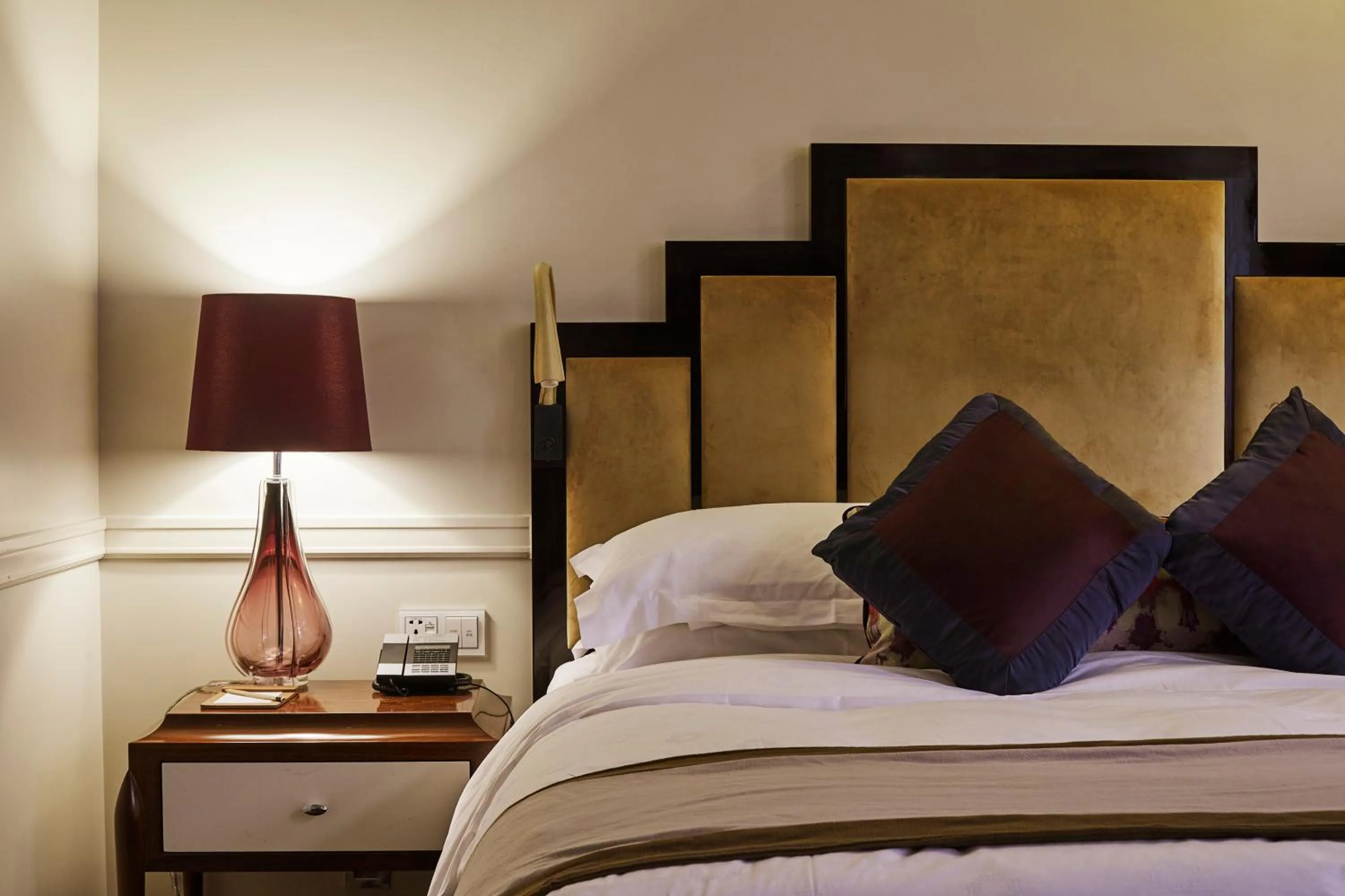 Bed in 上海外滩锦江都城新城饭店 Metropolo Xin Cheng Hotel, The Bund Shanghai