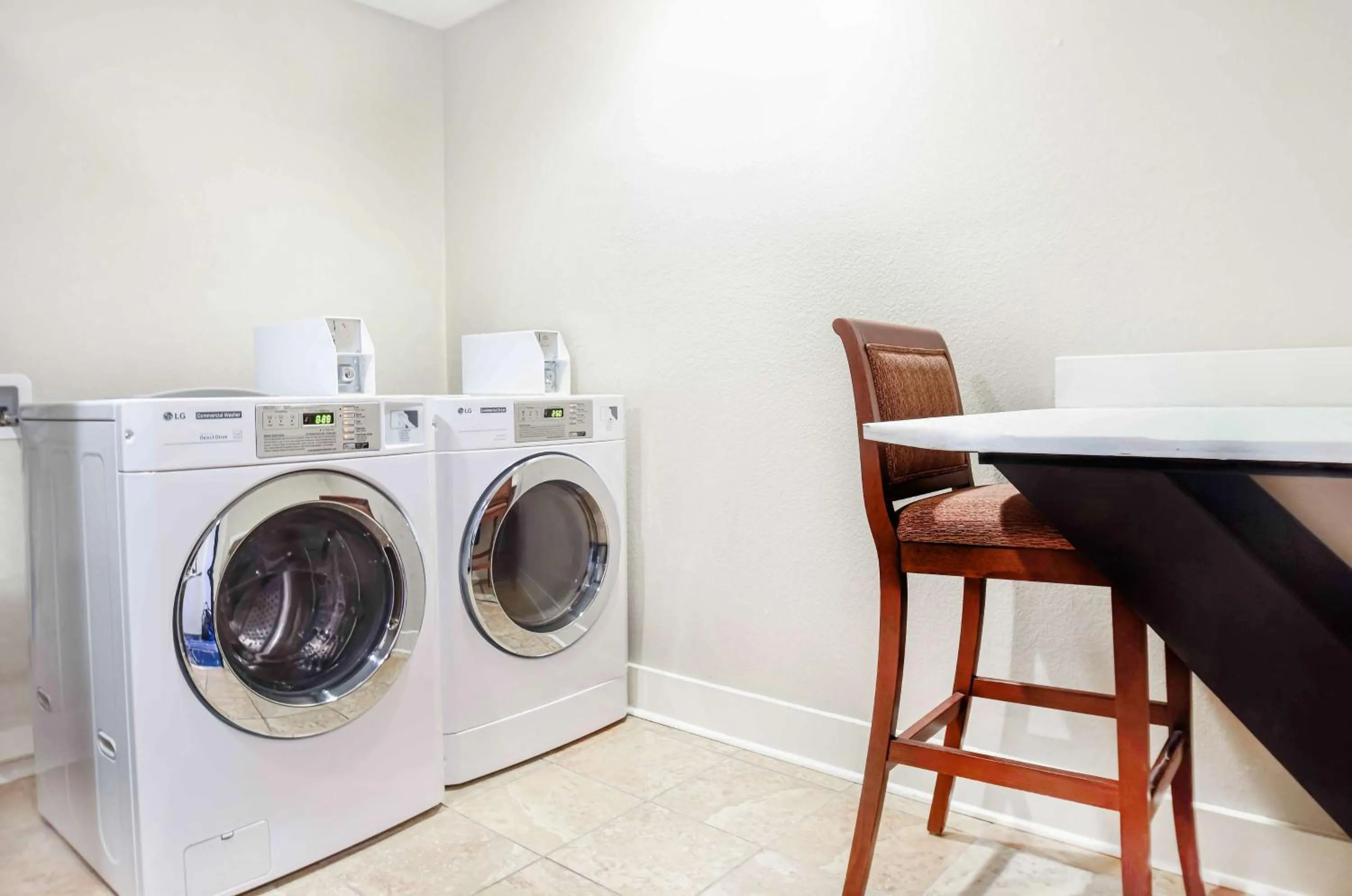 laundry in Hampton Inn Baton Rouge - Denham Springs