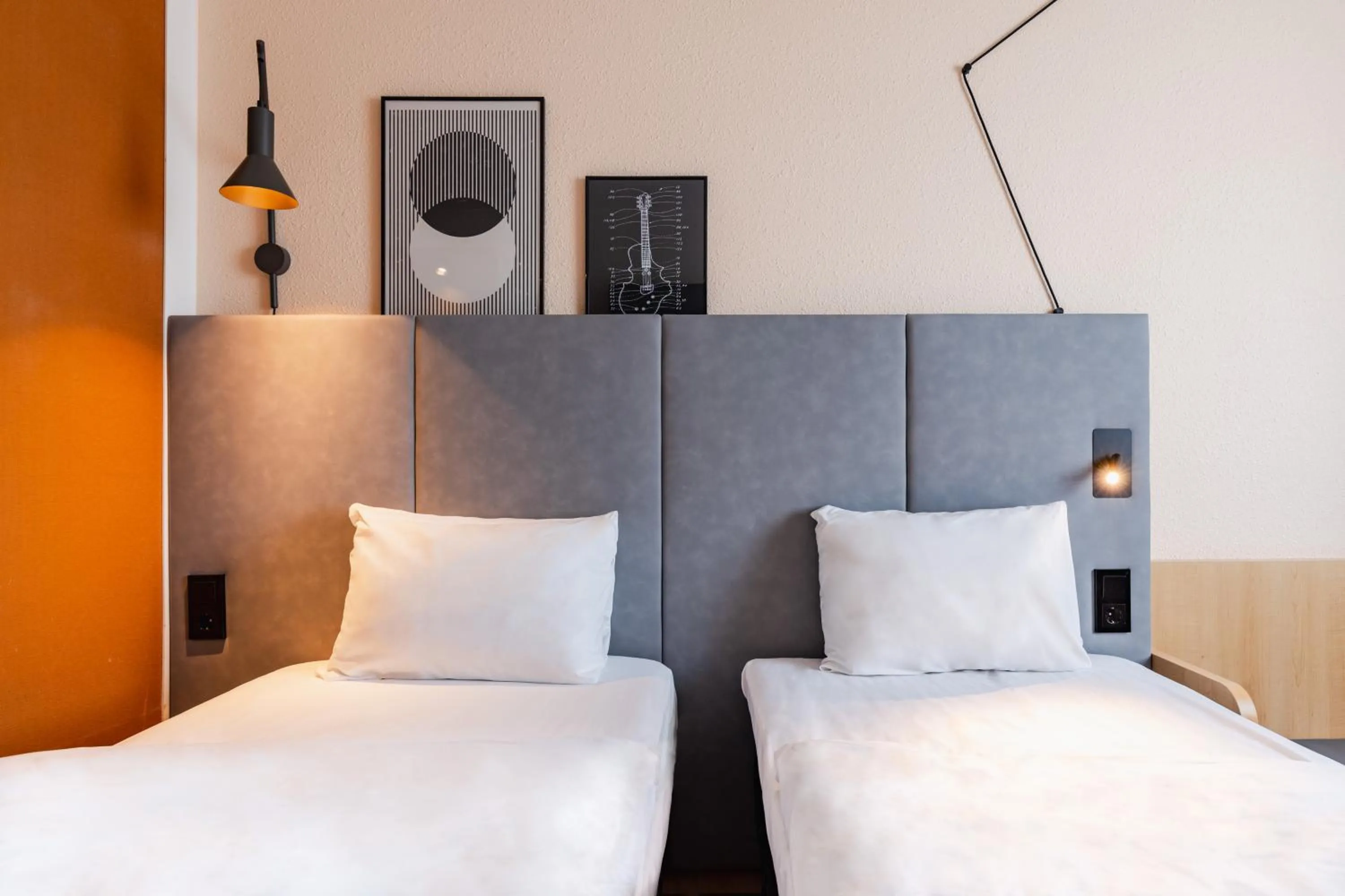 Bed in ibis Hotel Friedrichshafen Airport Messe