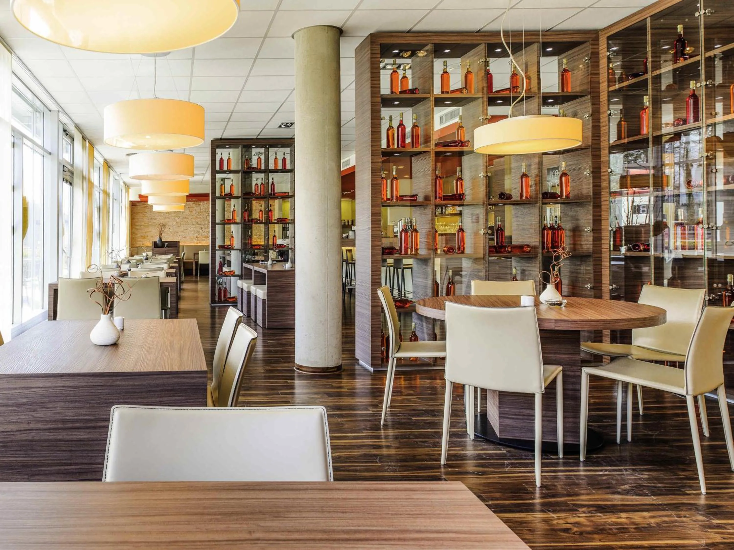 Lounge or bar in ibis Hotel Friedrichshafen Airport Messe