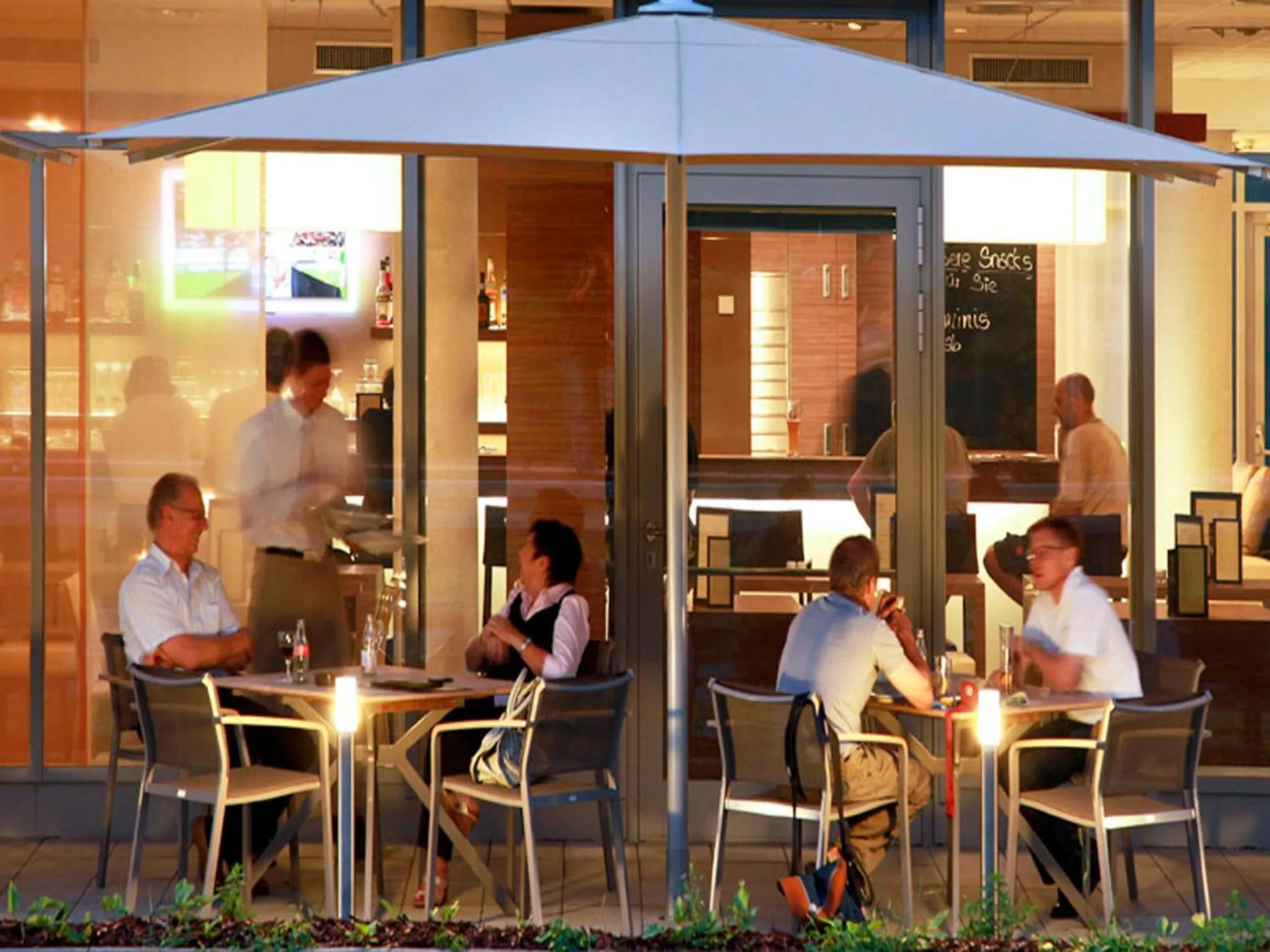 Restaurant/places to eat in ibis Hotel Friedrichshafen Airport Messe