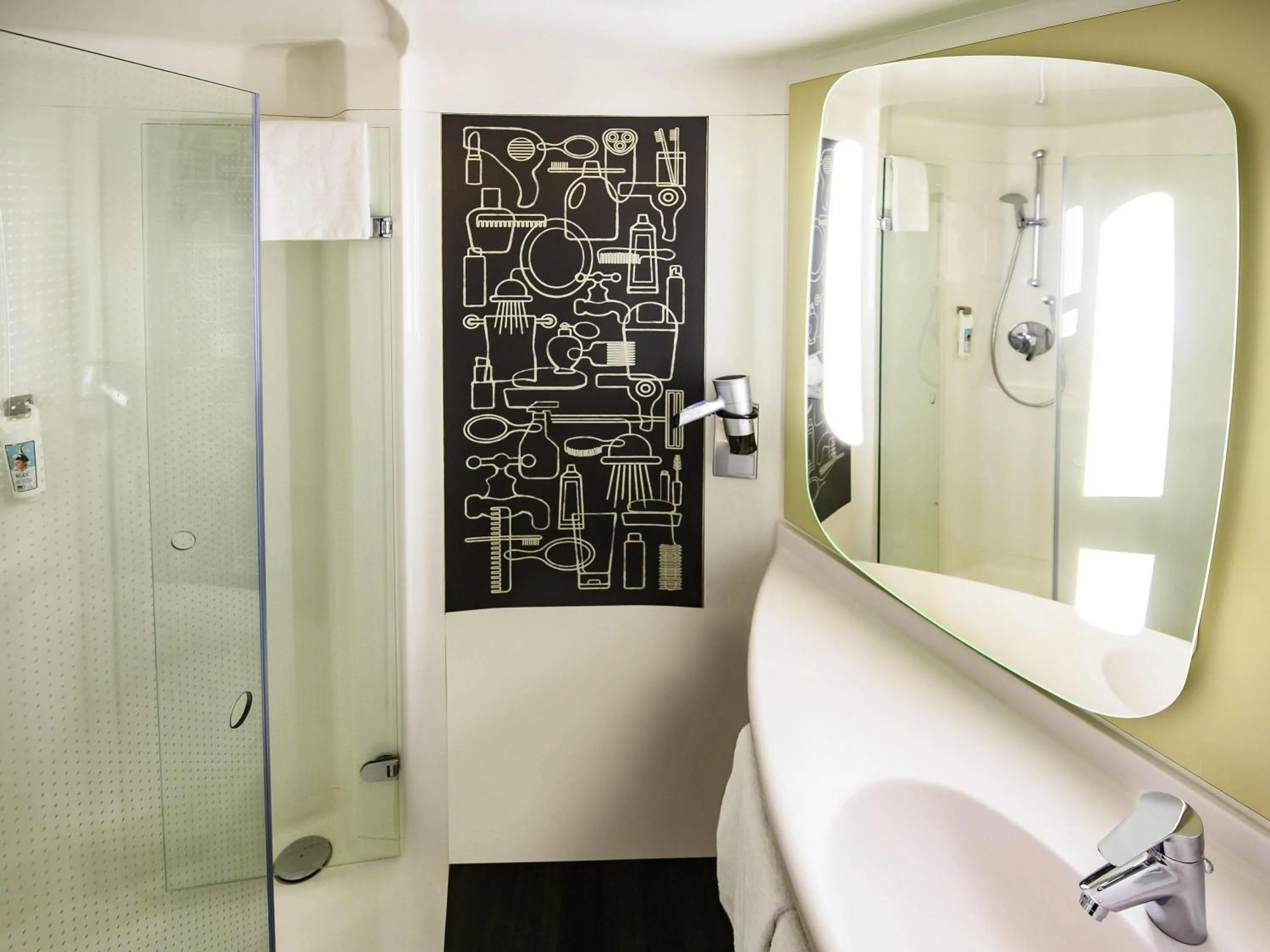 Bedroom in ibis Hotel Muenchen City West