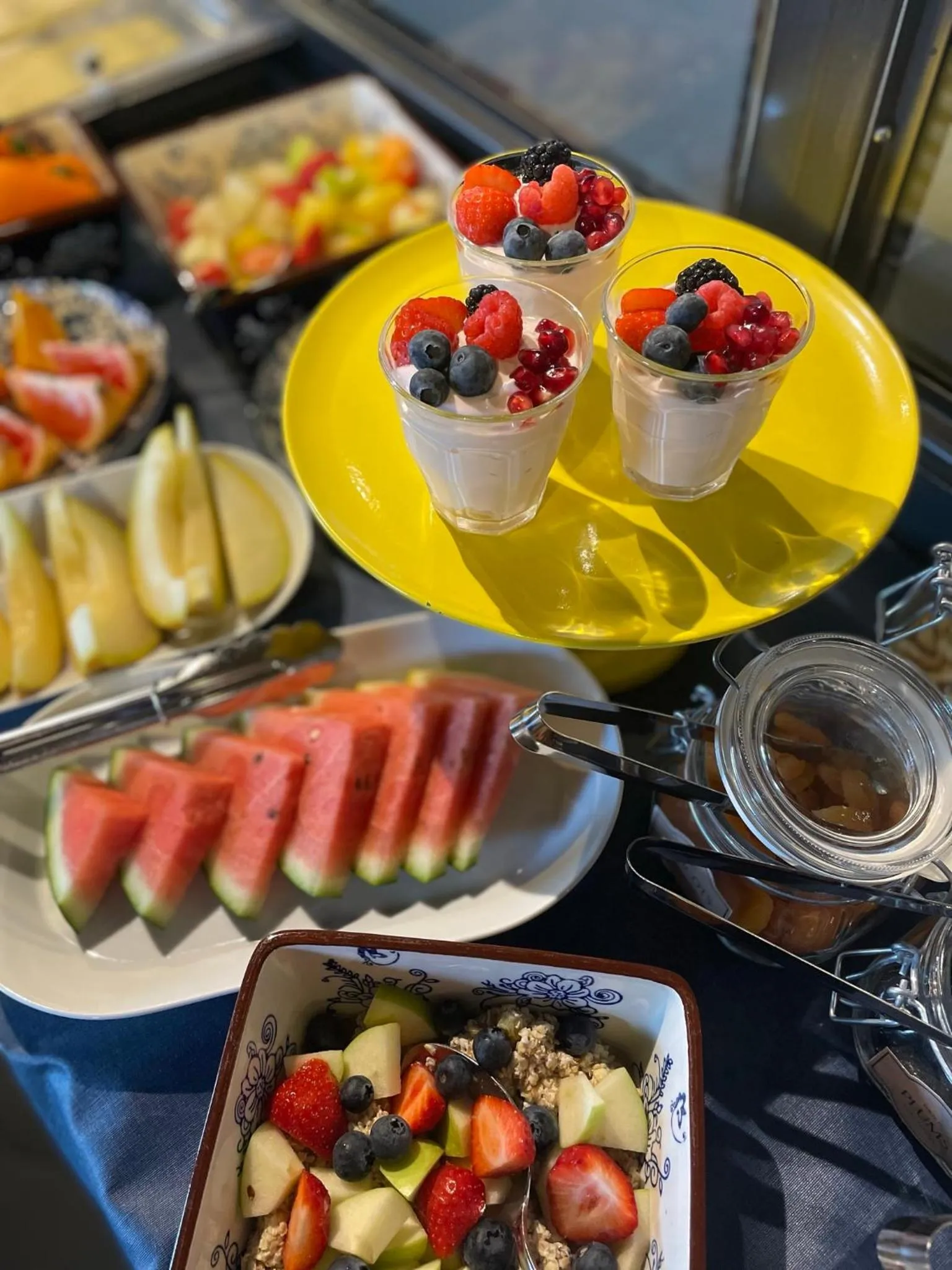 Buffet breakfast in Hotel De Gravin