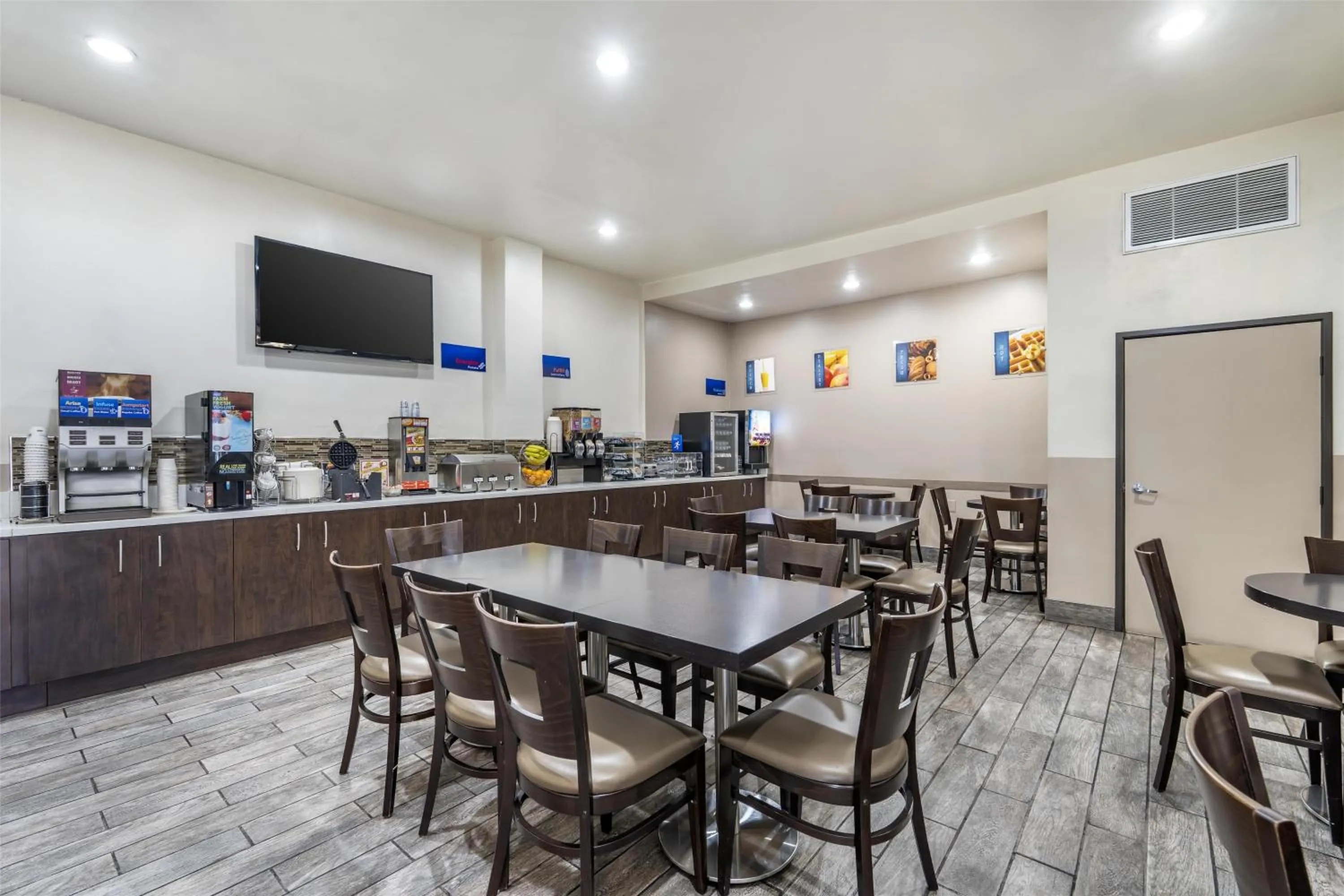 Breakfast in Best Western Airpark Hotel - LAX Airport LA Stadium