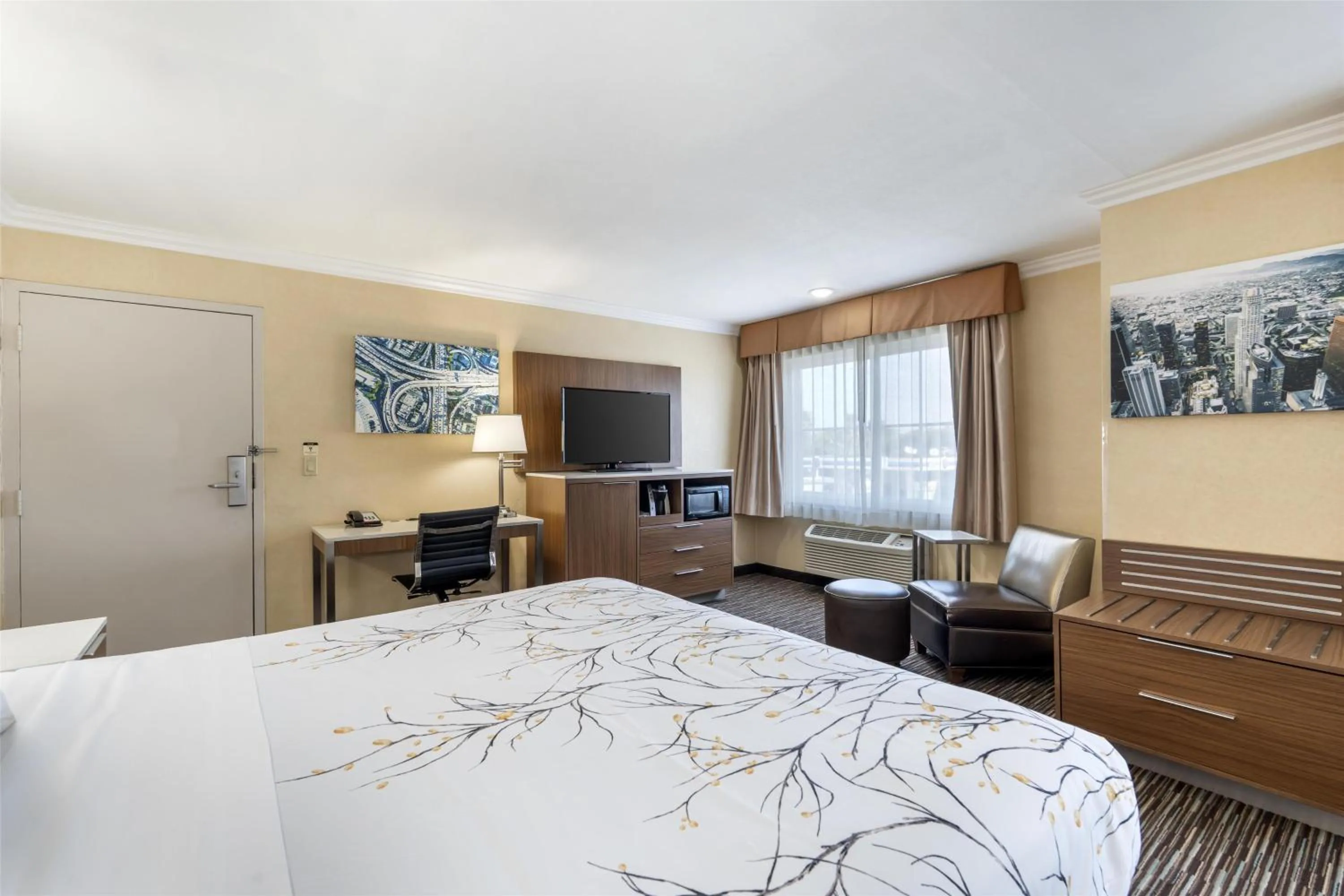 Bedroom, Bed in Best Western Airpark Hotel - LAX Airport LA Stadium