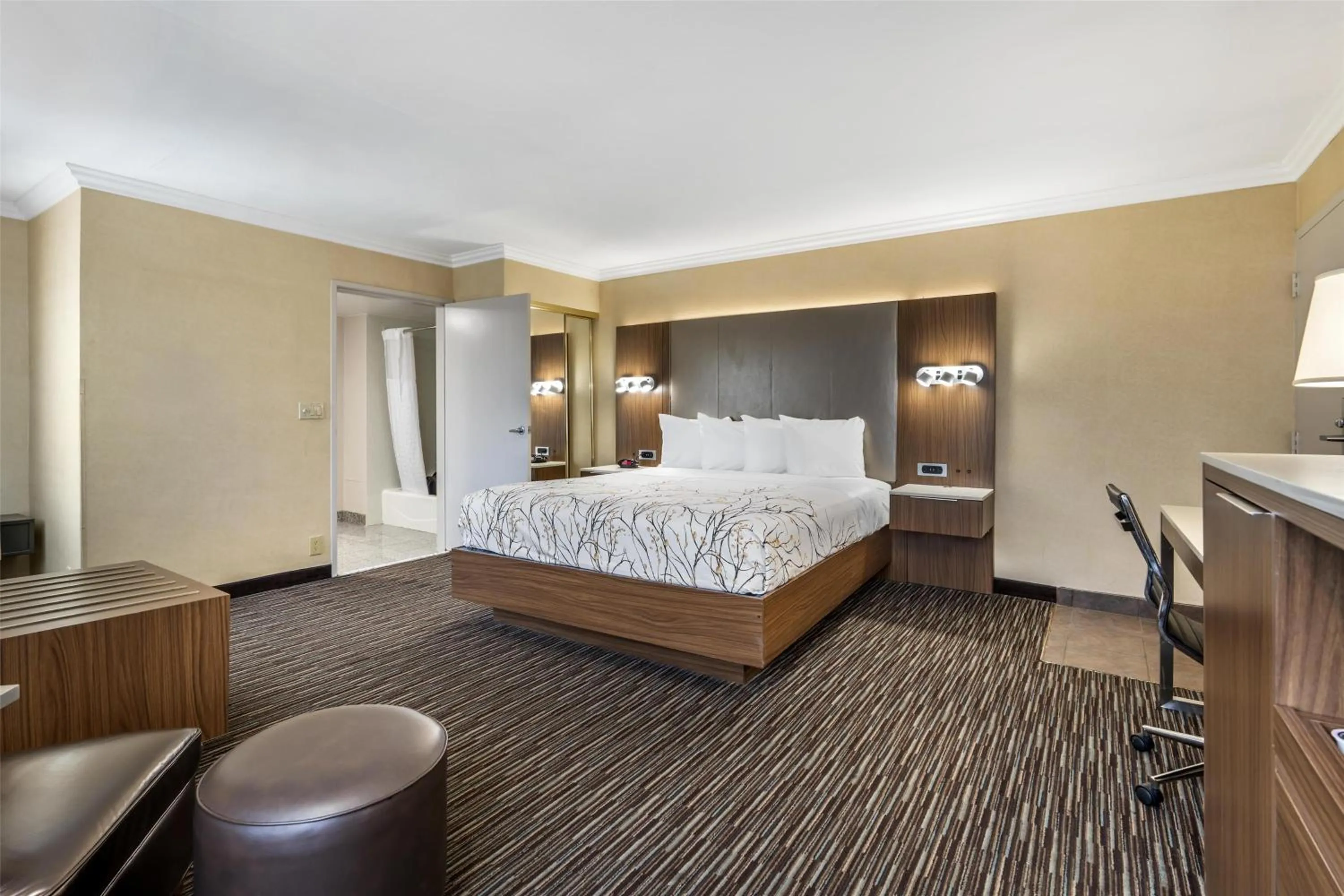 Bedroom, Bed in Best Western Airpark Hotel - LAX Airport LA Stadium