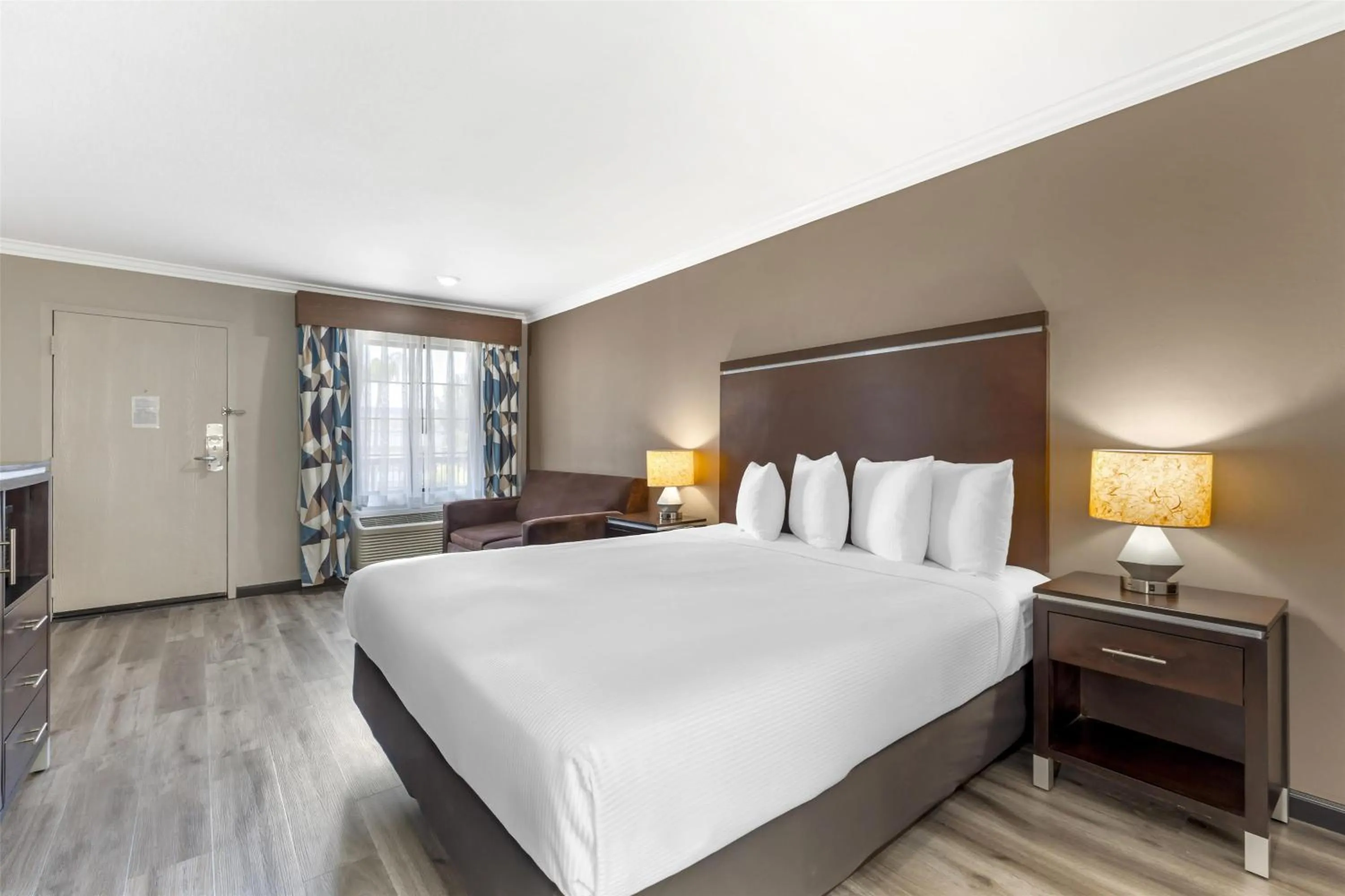 Bedroom, Bed in Best Western Redondo Beach Galleria Inn Hotel - Beach City LA