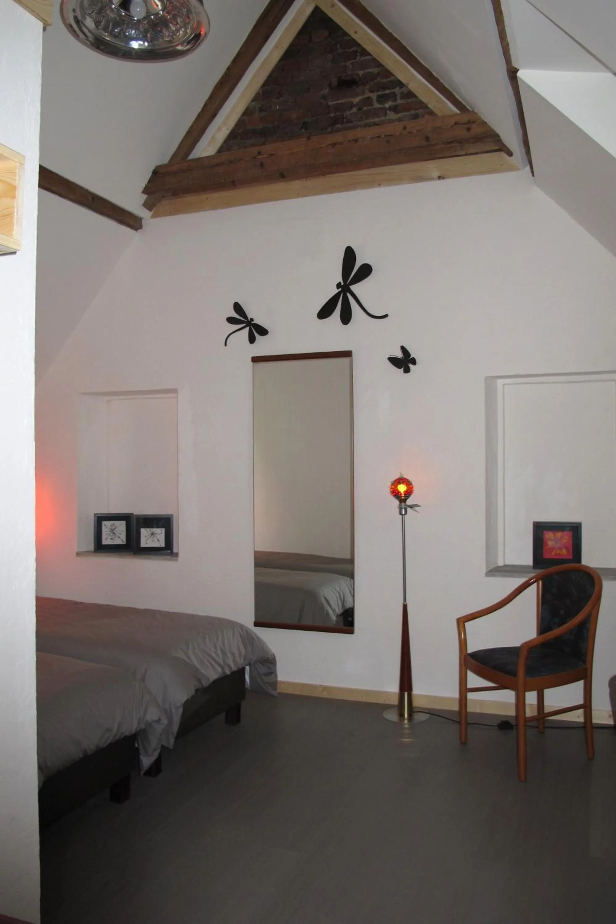 Photo of the whole room, Bed in Stone Station