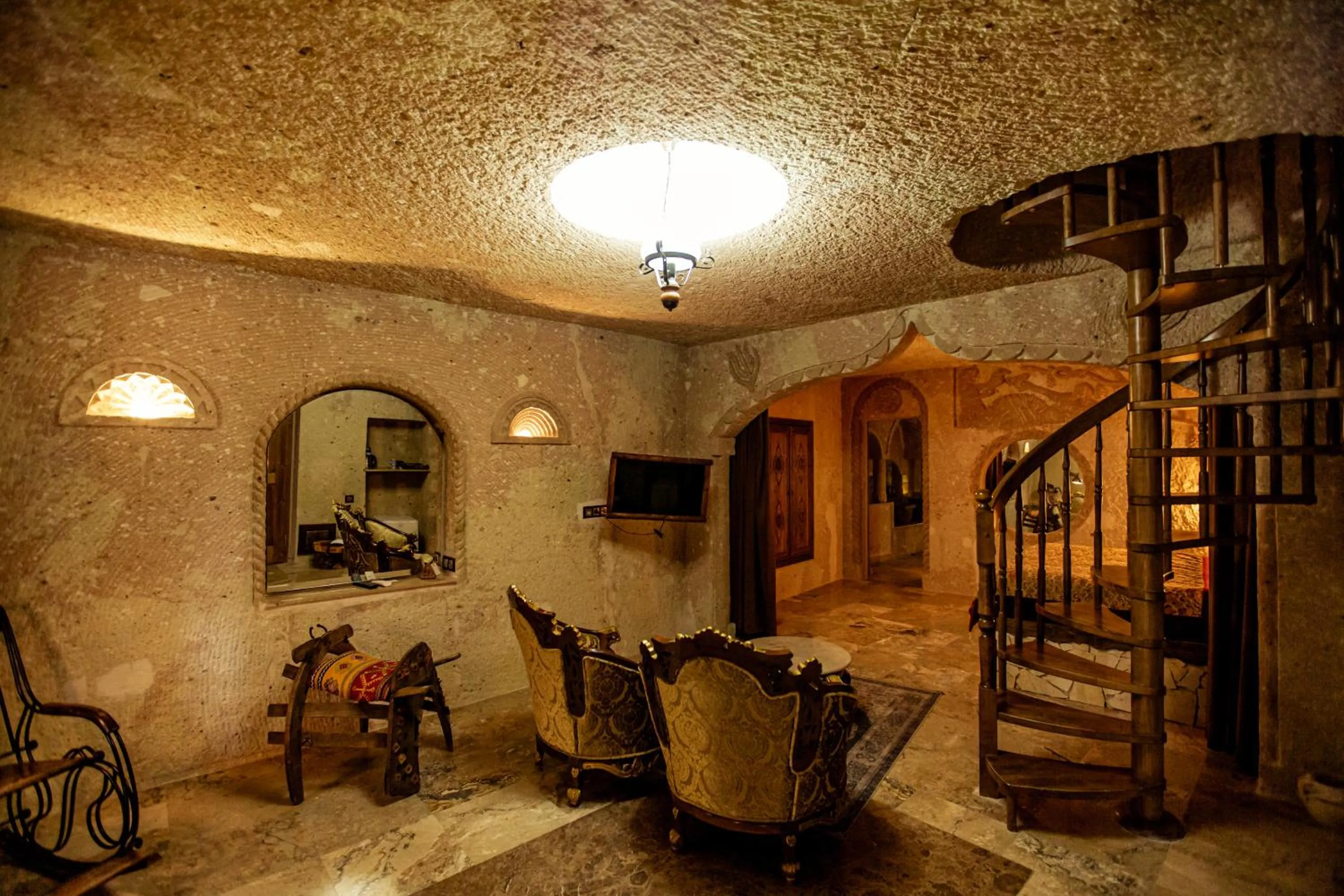 Photo of the whole room in Oread Cave Suites