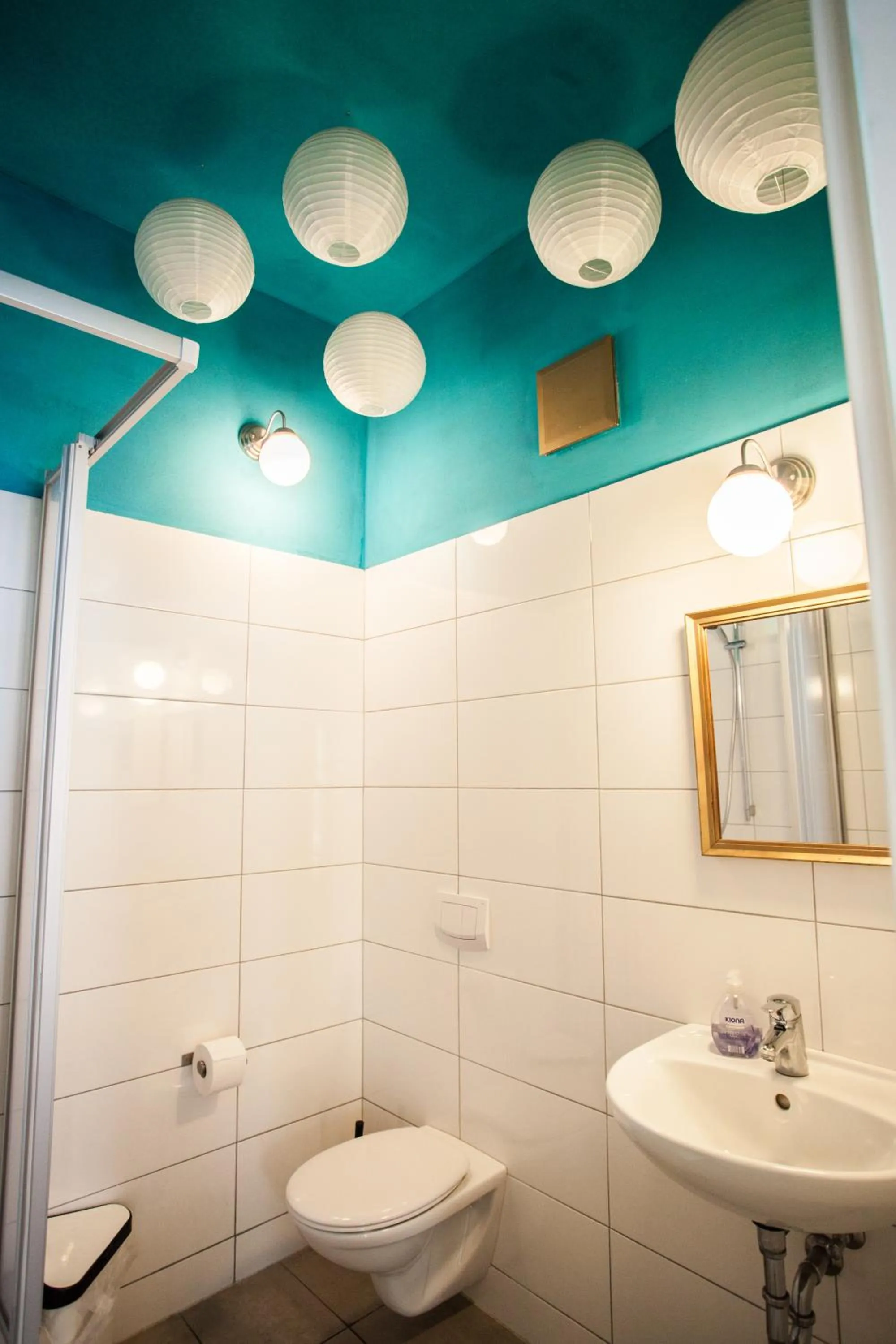 Toilet in Labyrinth Hostel Weimar