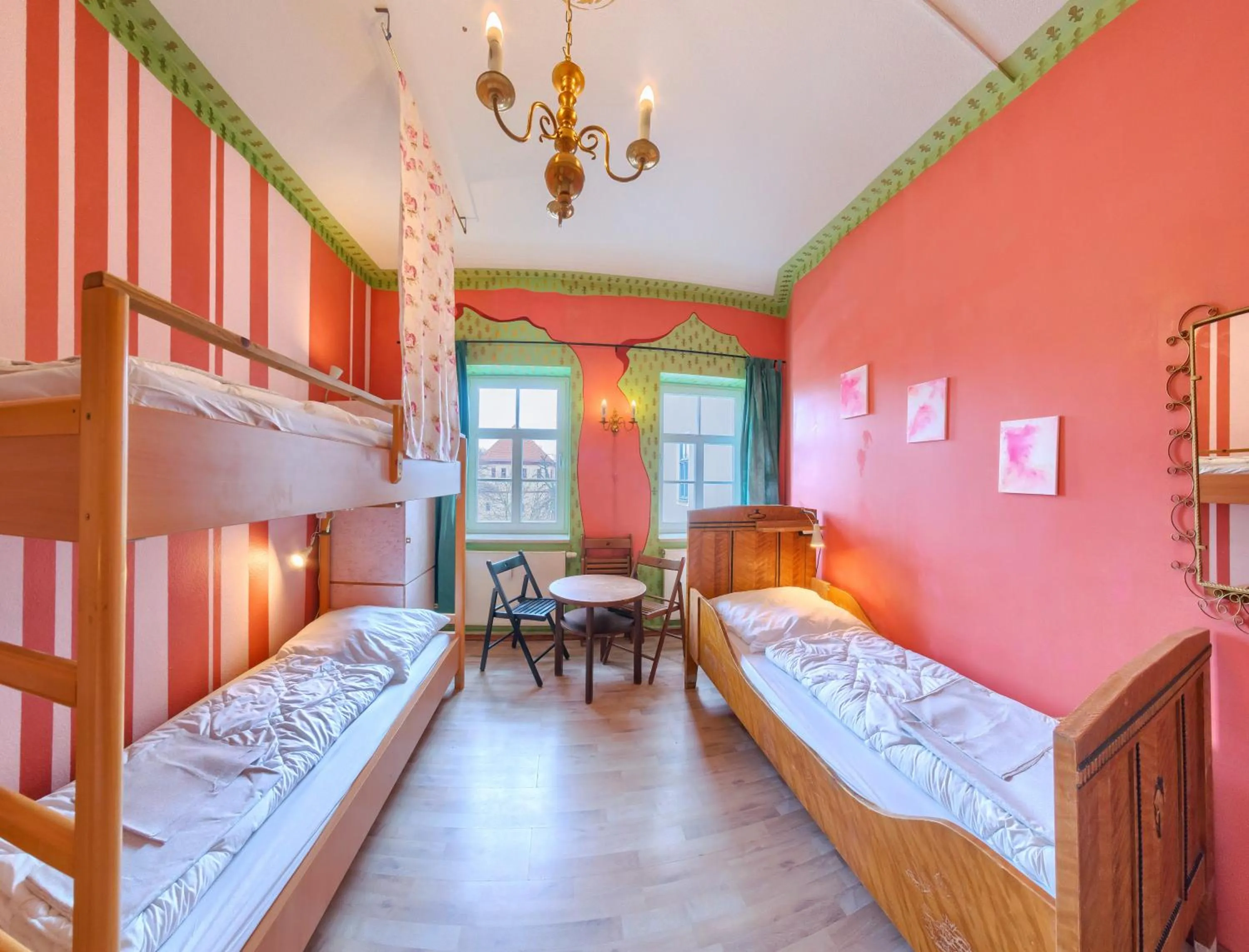 Photo of the whole room, Bed in Labyrinth Hostel Weimar