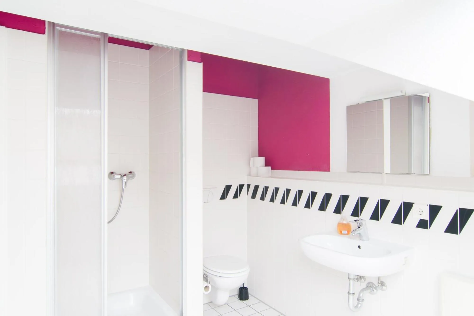 Shower in Labyrinth Hostel Weimar