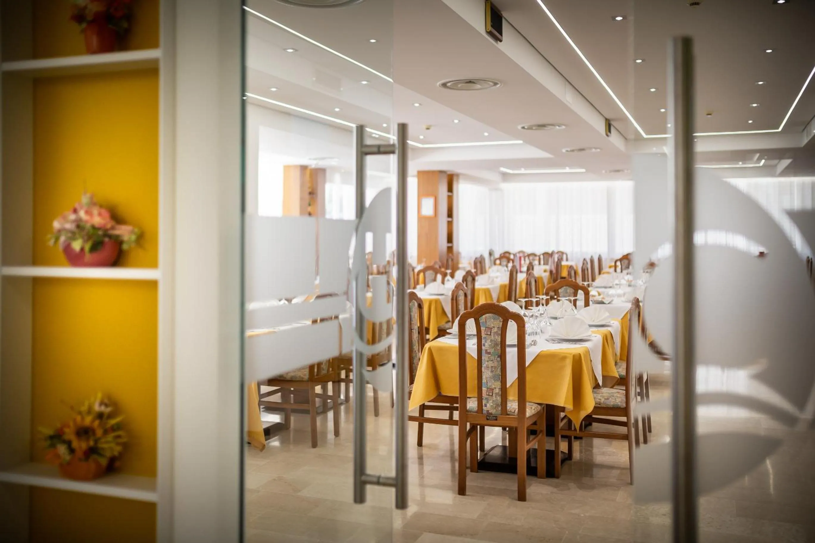 Restaurant/places to eat in Hotel Coralba