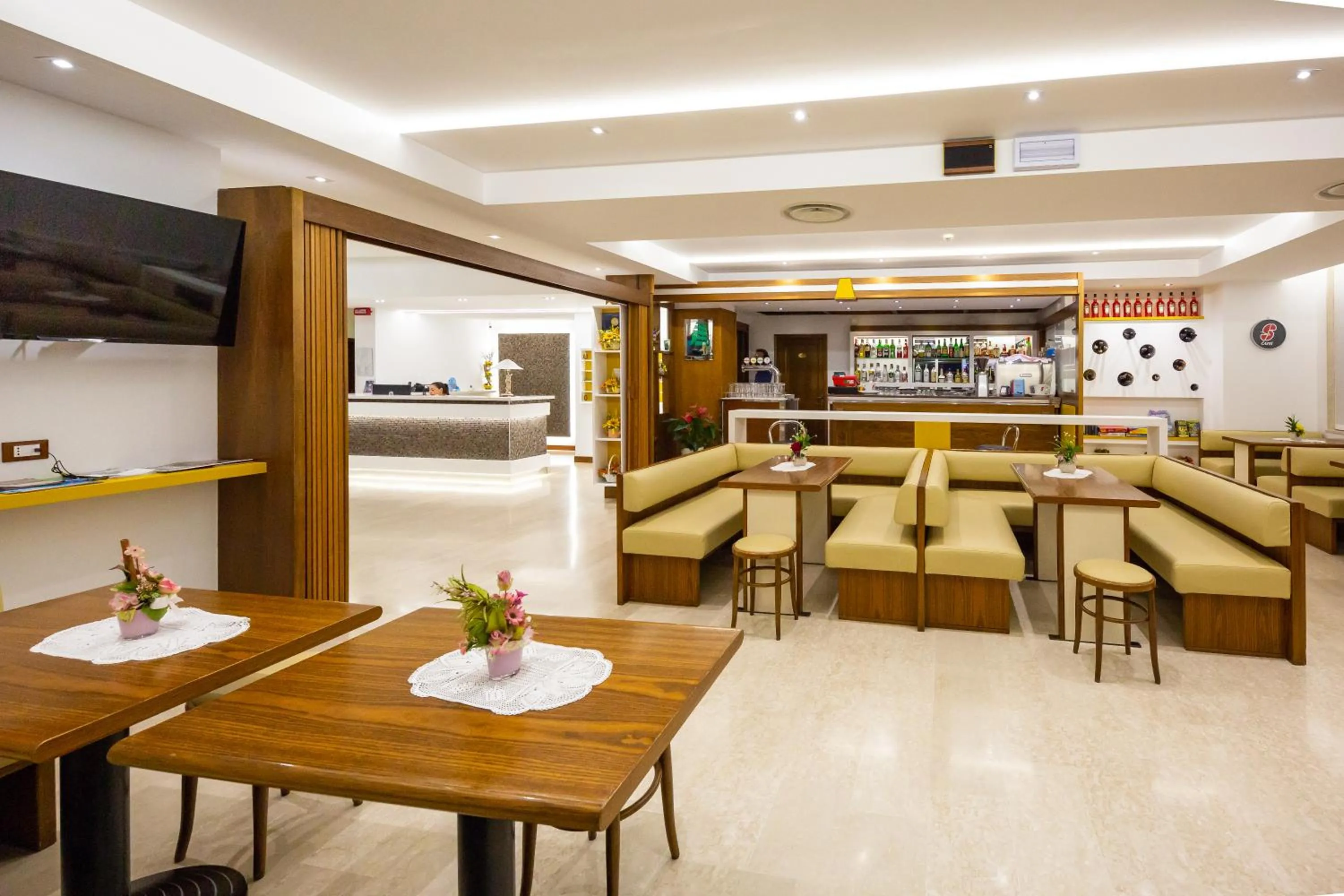 Communal lounge/ TV room in Hotel Coralba
