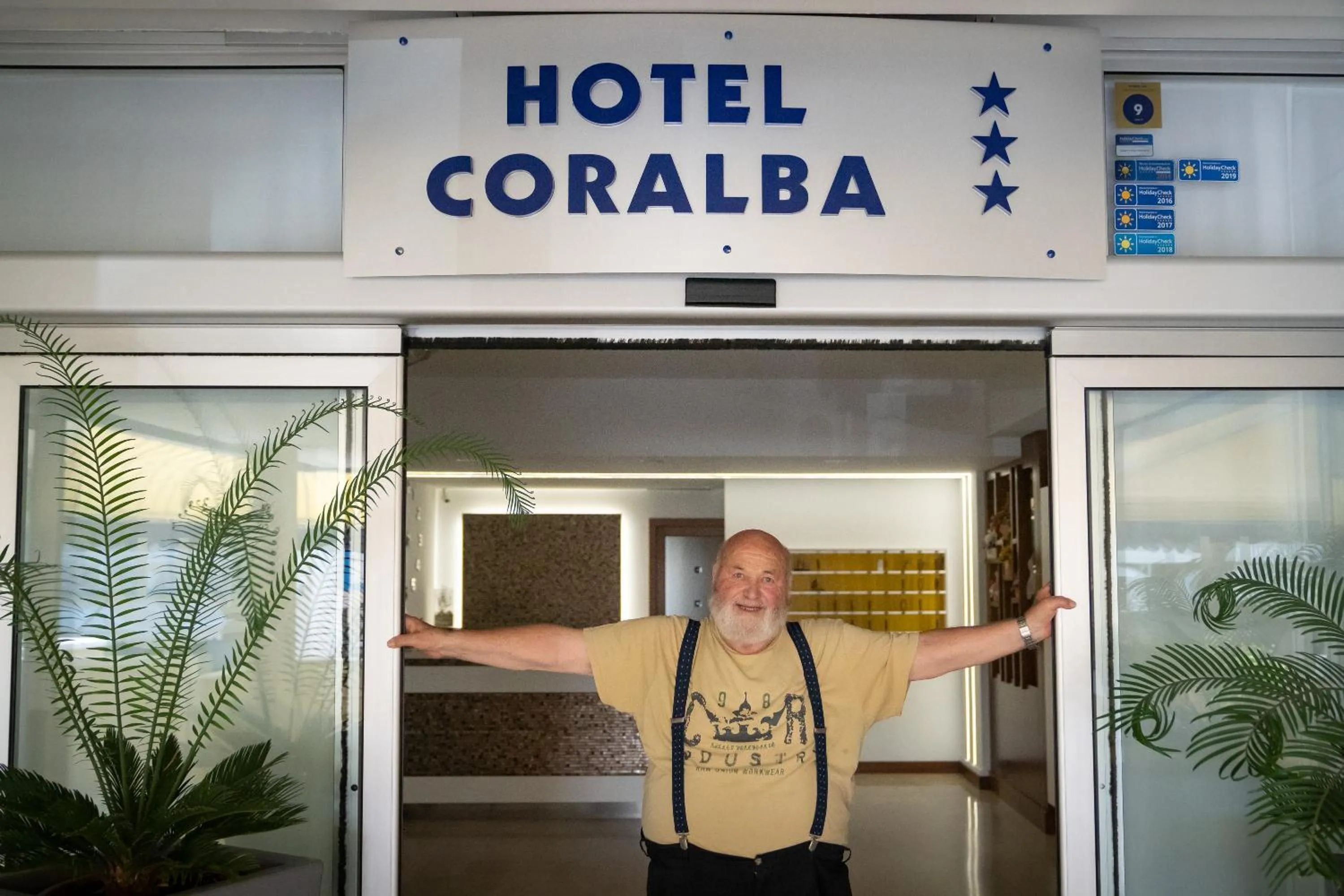 Facade/entrance in Hotel Coralba