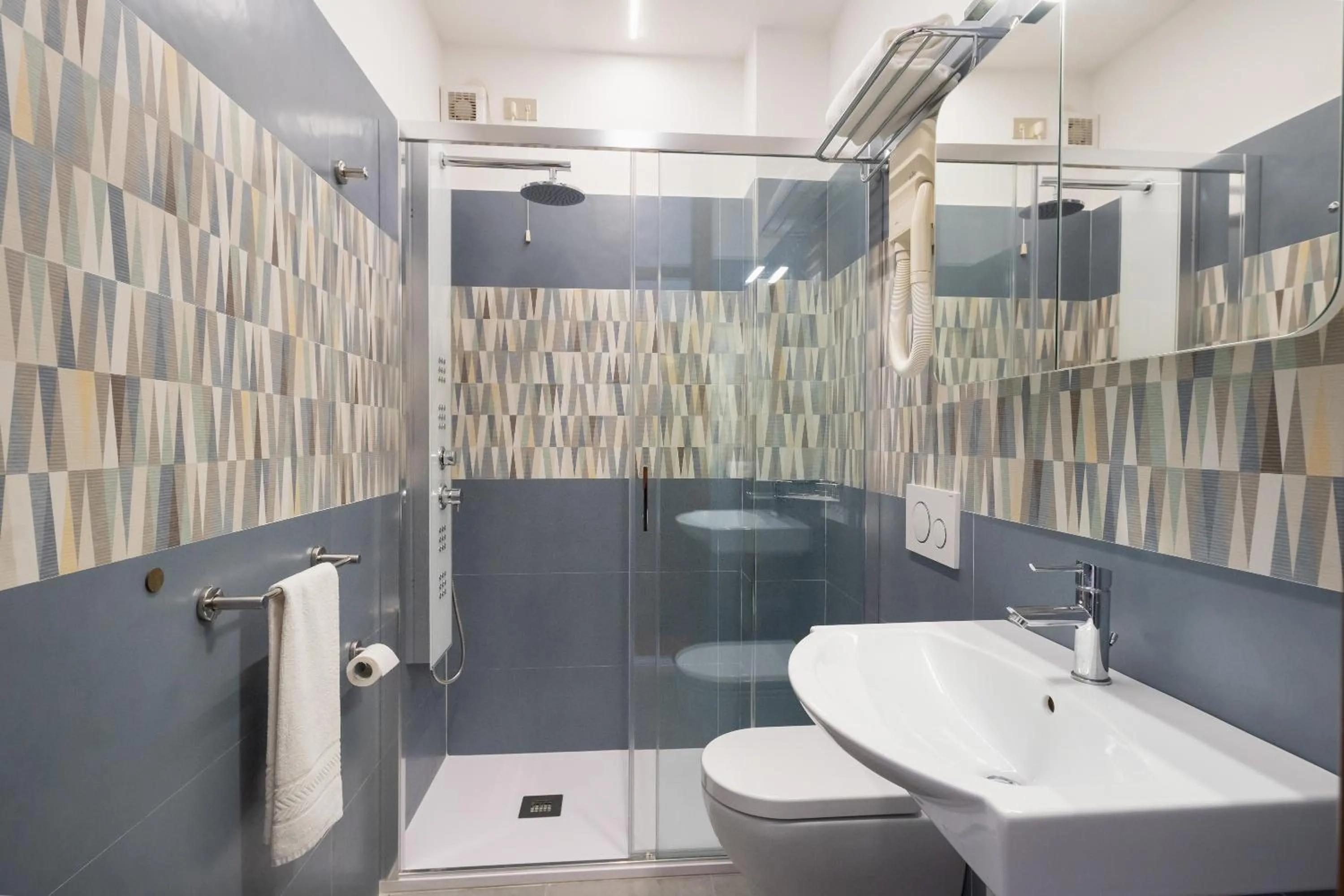 Shower in Hotel Coralba