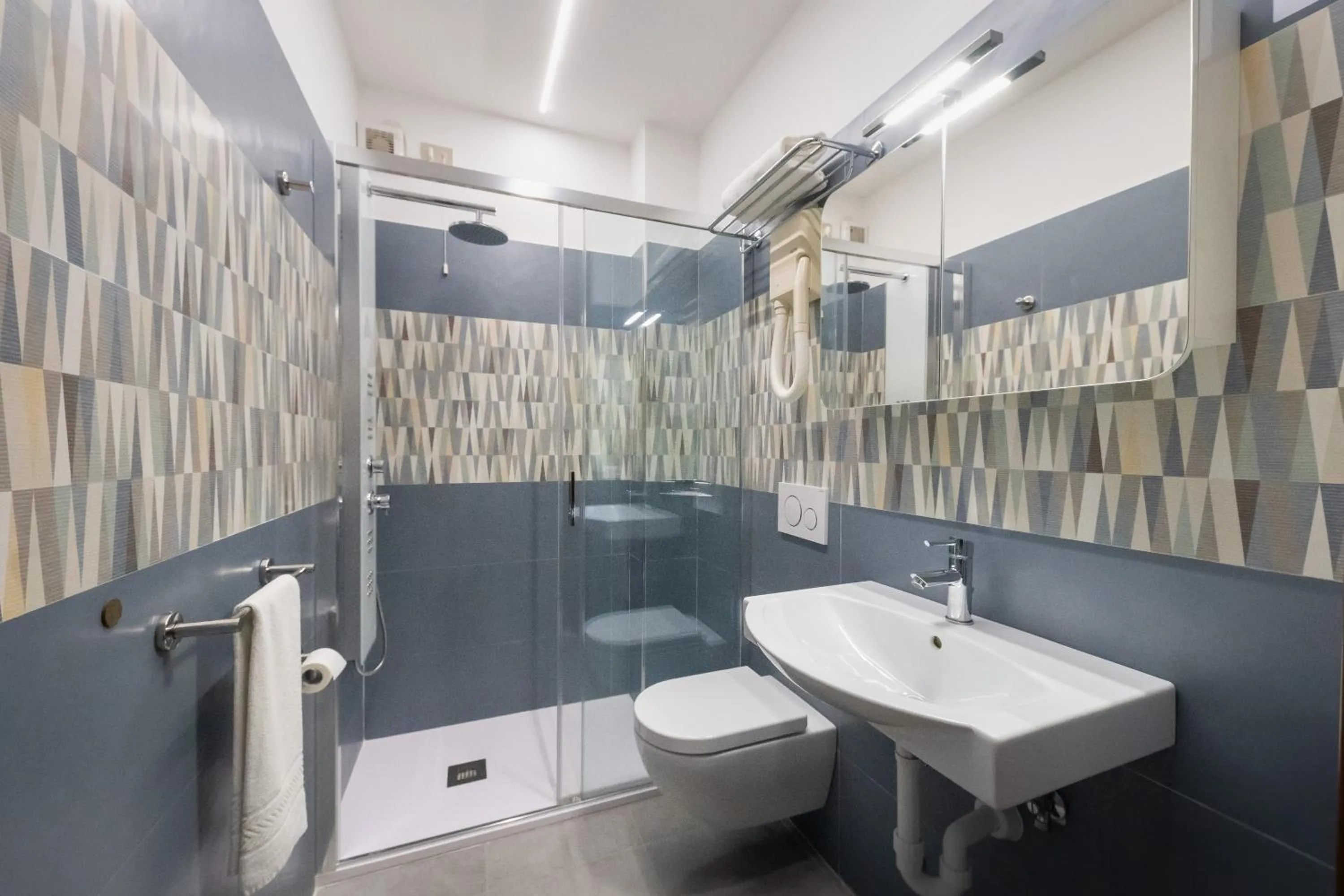 Shower in Hotel Coralba