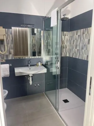 Shower in Hotel Coralba