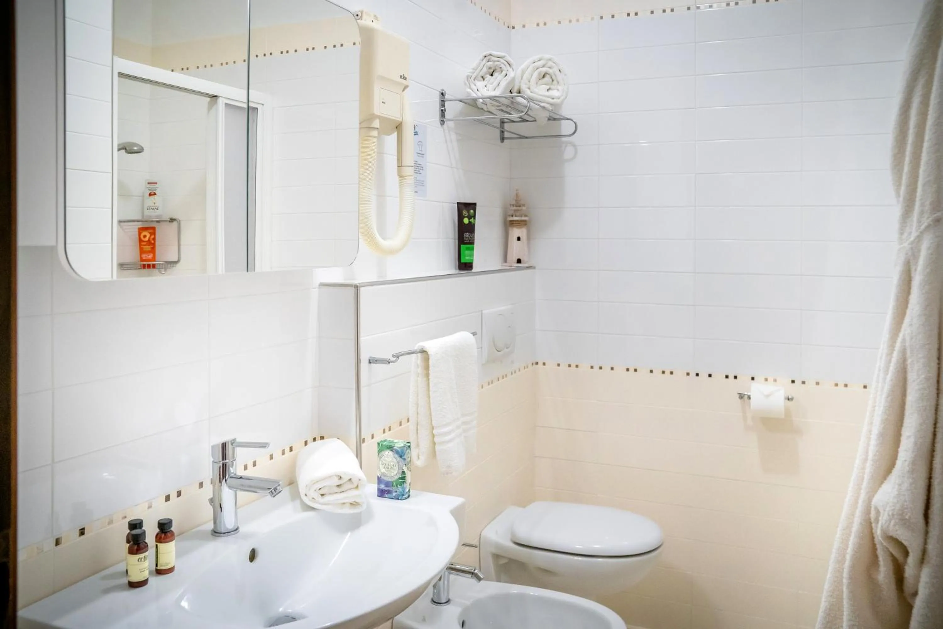 Shower in Hotel Coralba