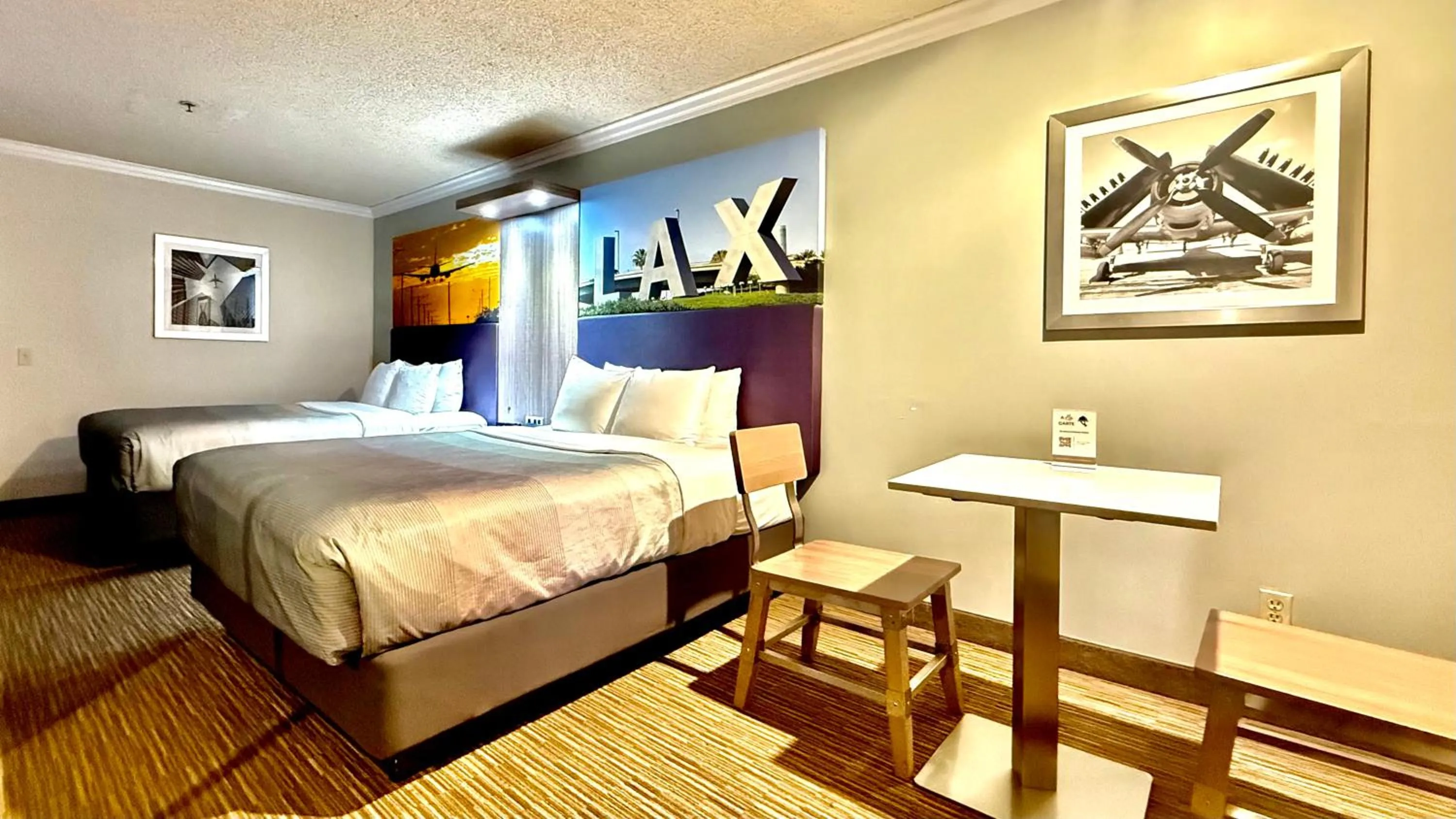 Dining area, Bed in Quality Inn & Suites Los Angeles Airport - LAX