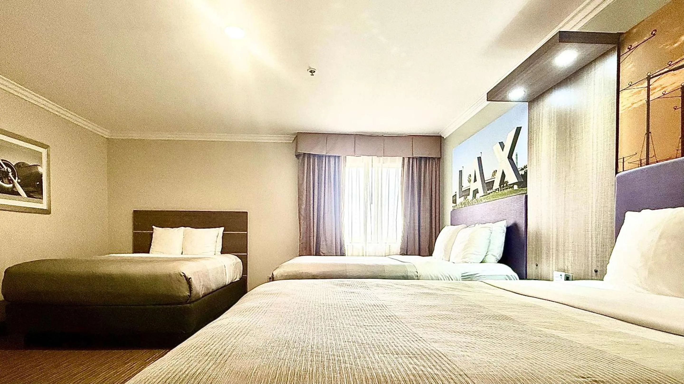 Bedroom, Bed in Quality Inn & Suites Los Angeles Airport - LAX