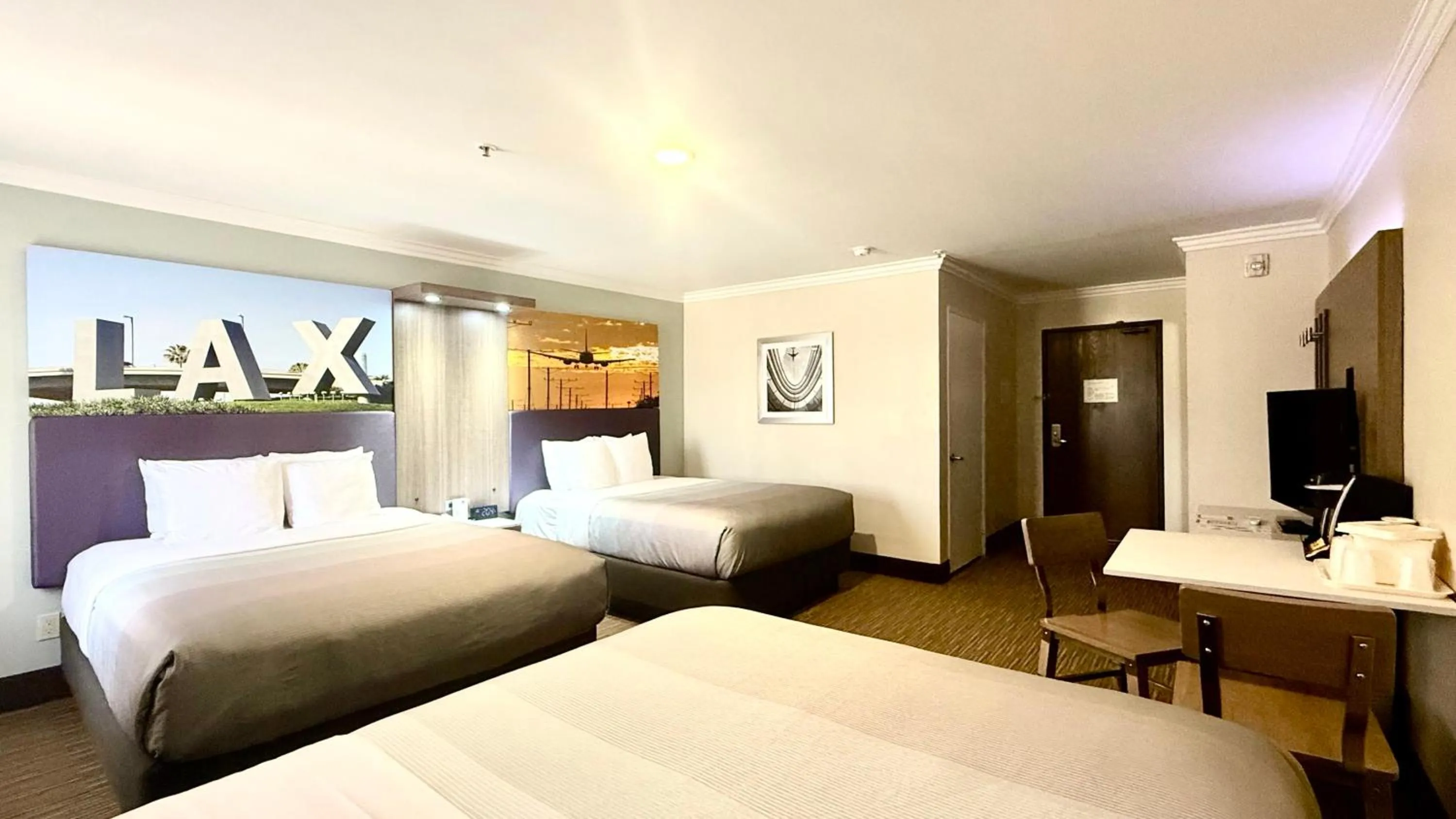 Bed in Quality Inn & Suites Los Angeles Airport - LAX