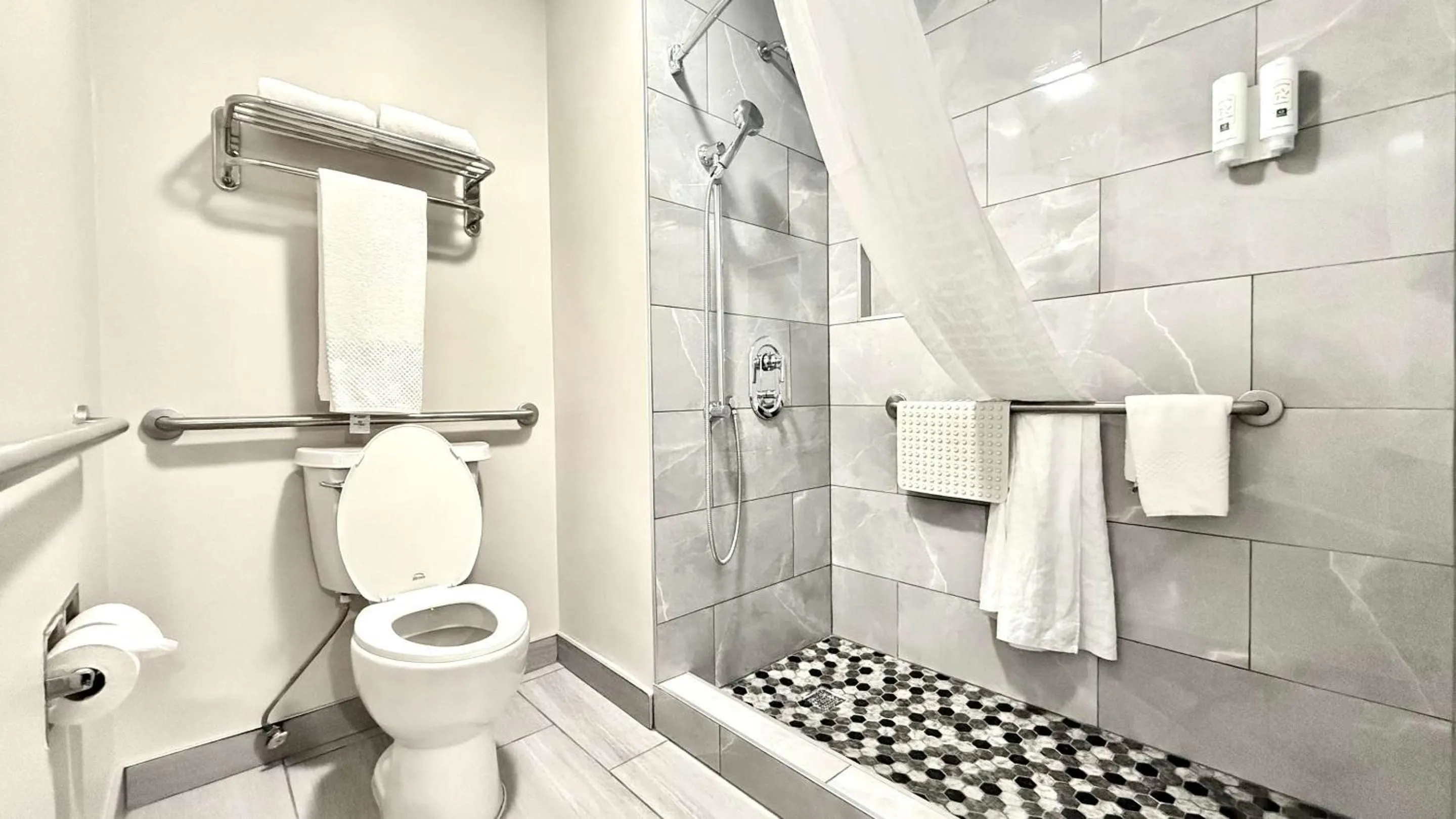 Bedroom in Quality Inn & Suites Los Angeles Airport - LAX