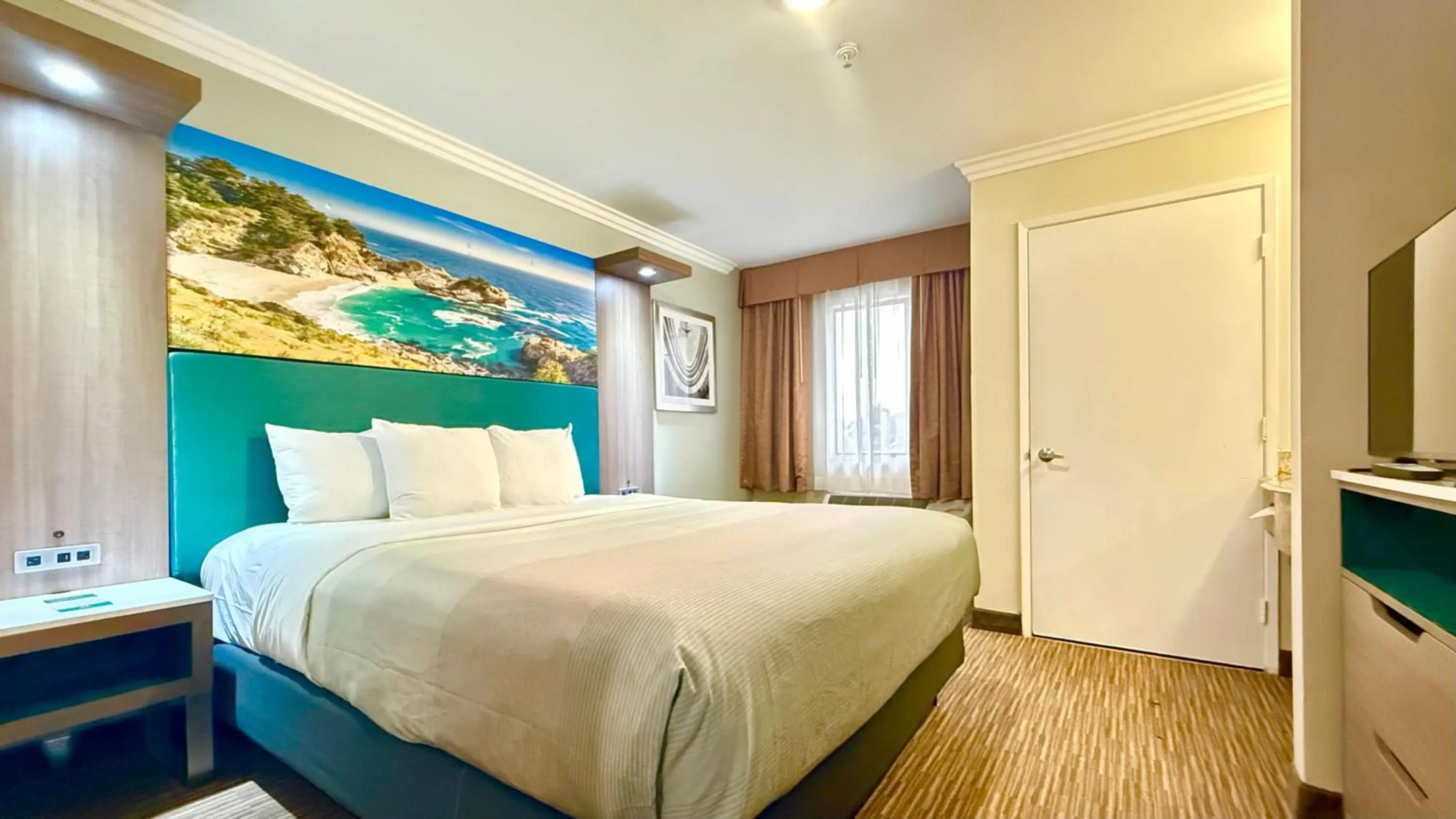 Bed in Quality Inn & Suites Los Angeles Airport - LAX