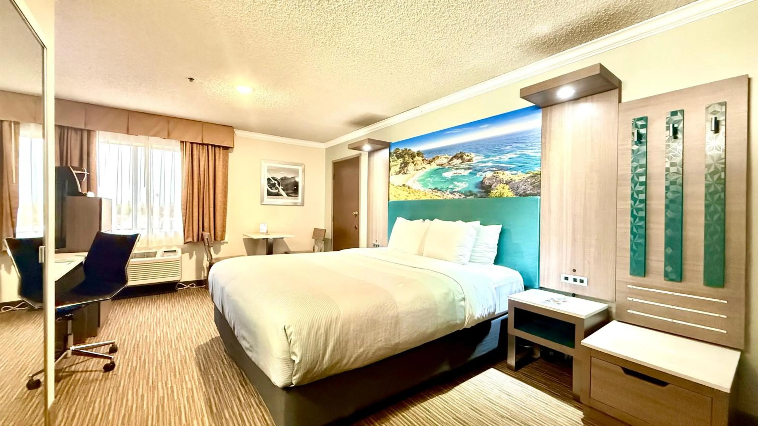 Bed in Quality Inn & Suites Los Angeles Airport - LAX