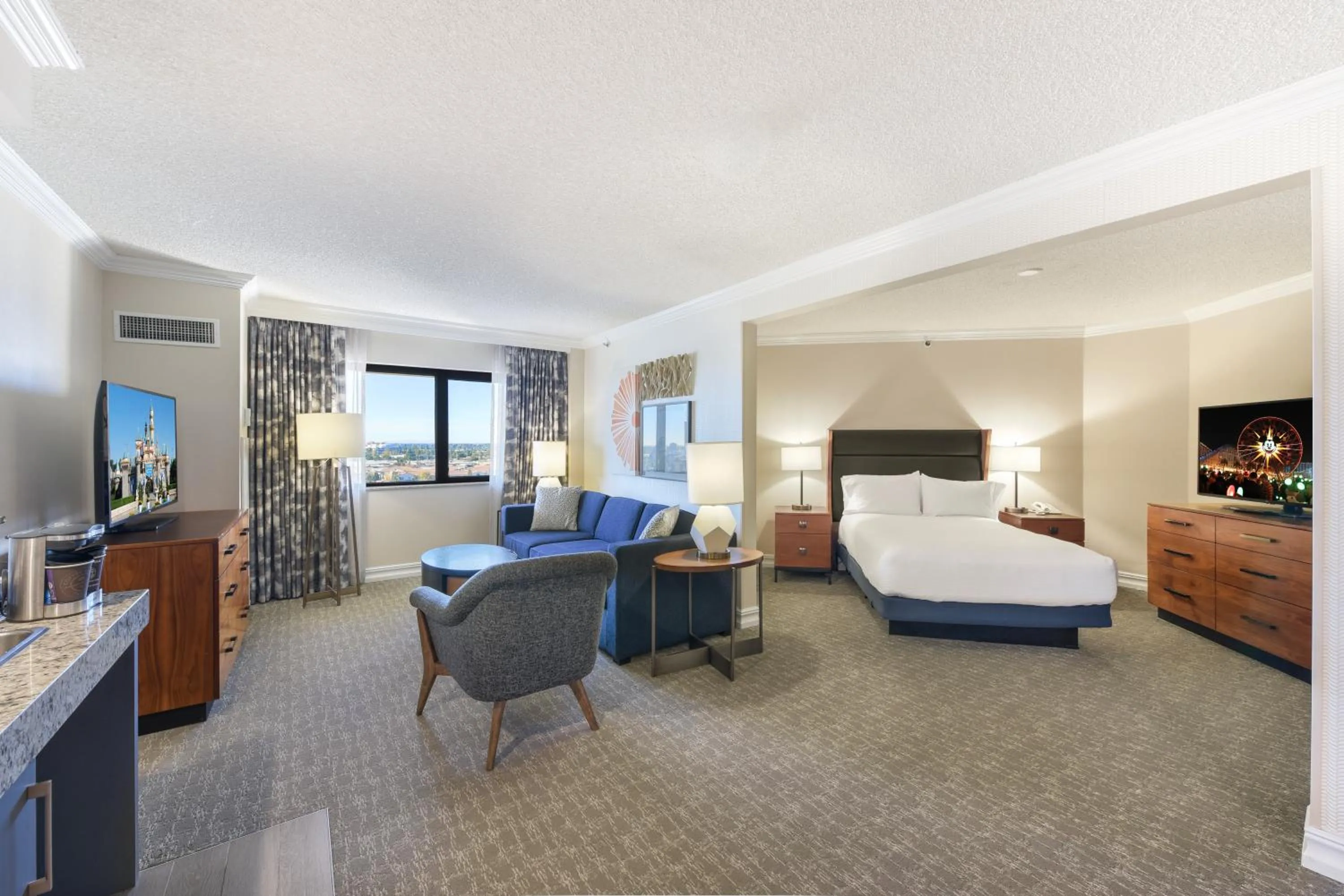 Bedroom, Bed in Embassy Suites by Hilton Anaheim-Orange