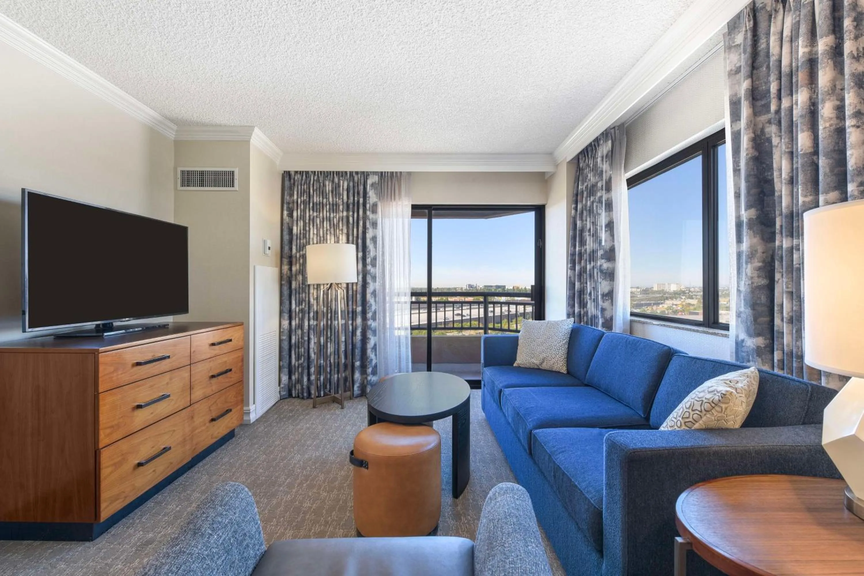 Living room in Embassy Suites by Hilton Anaheim-Orange