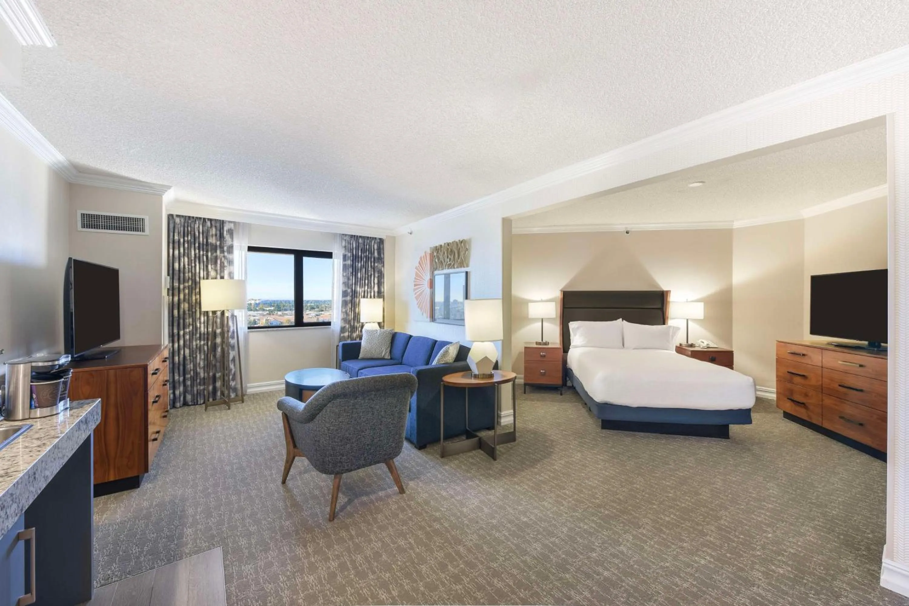 Living room, Bed in Embassy Suites by Hilton Anaheim-Orange