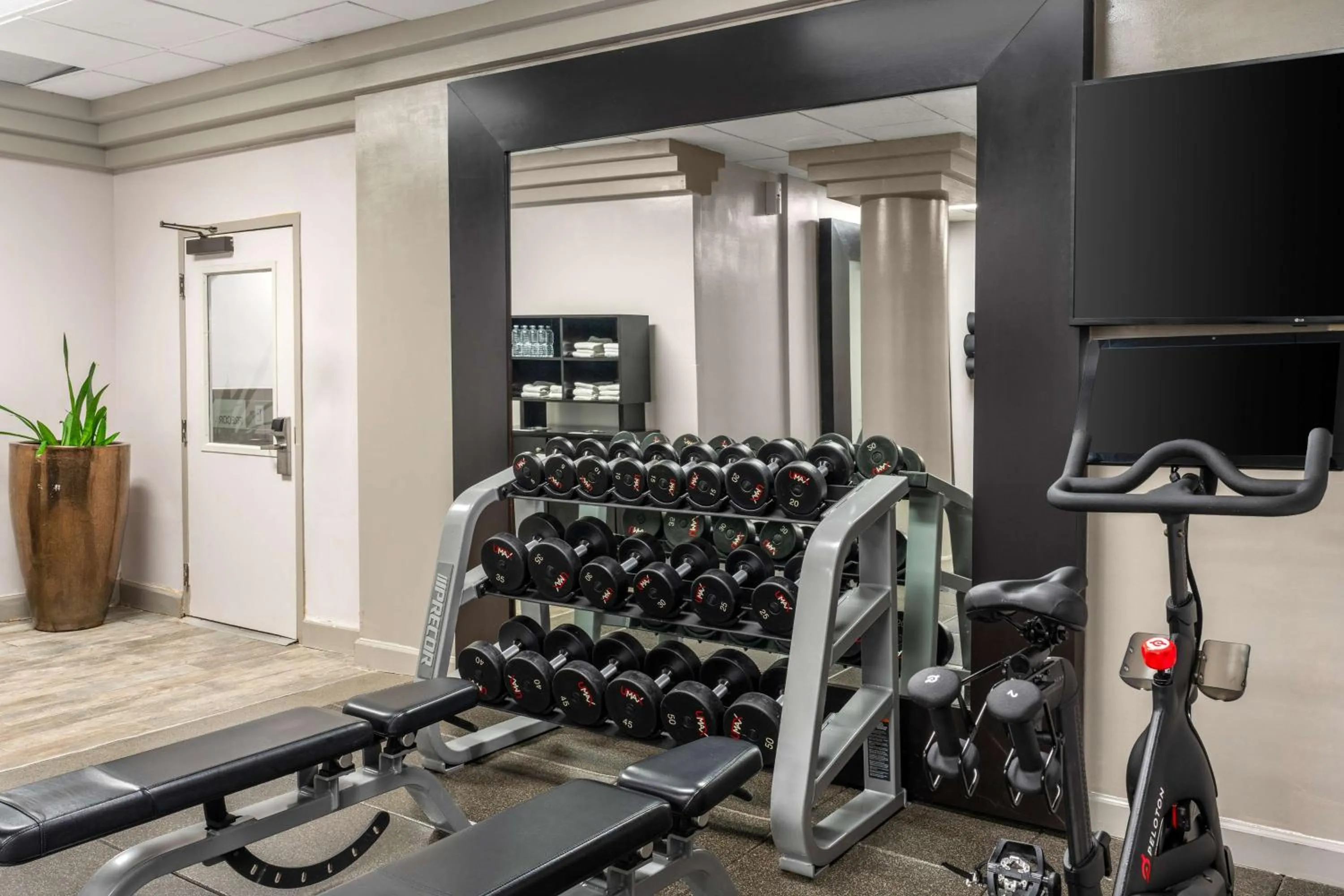 Fitness centre/facilities in Embassy Suites by Hilton Irvine Orange County Airport
