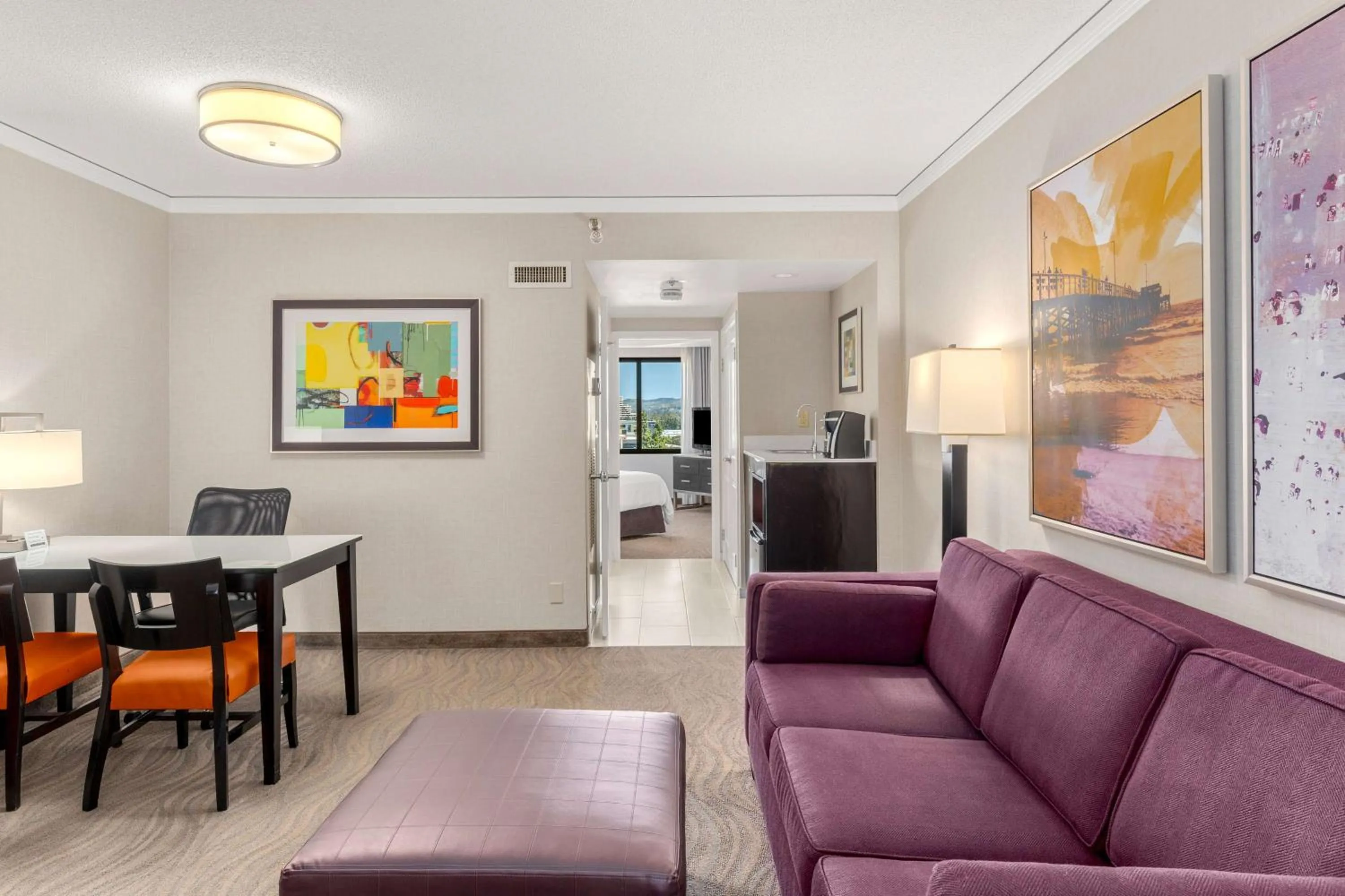 Living room in Embassy Suites by Hilton Irvine Orange County Airport