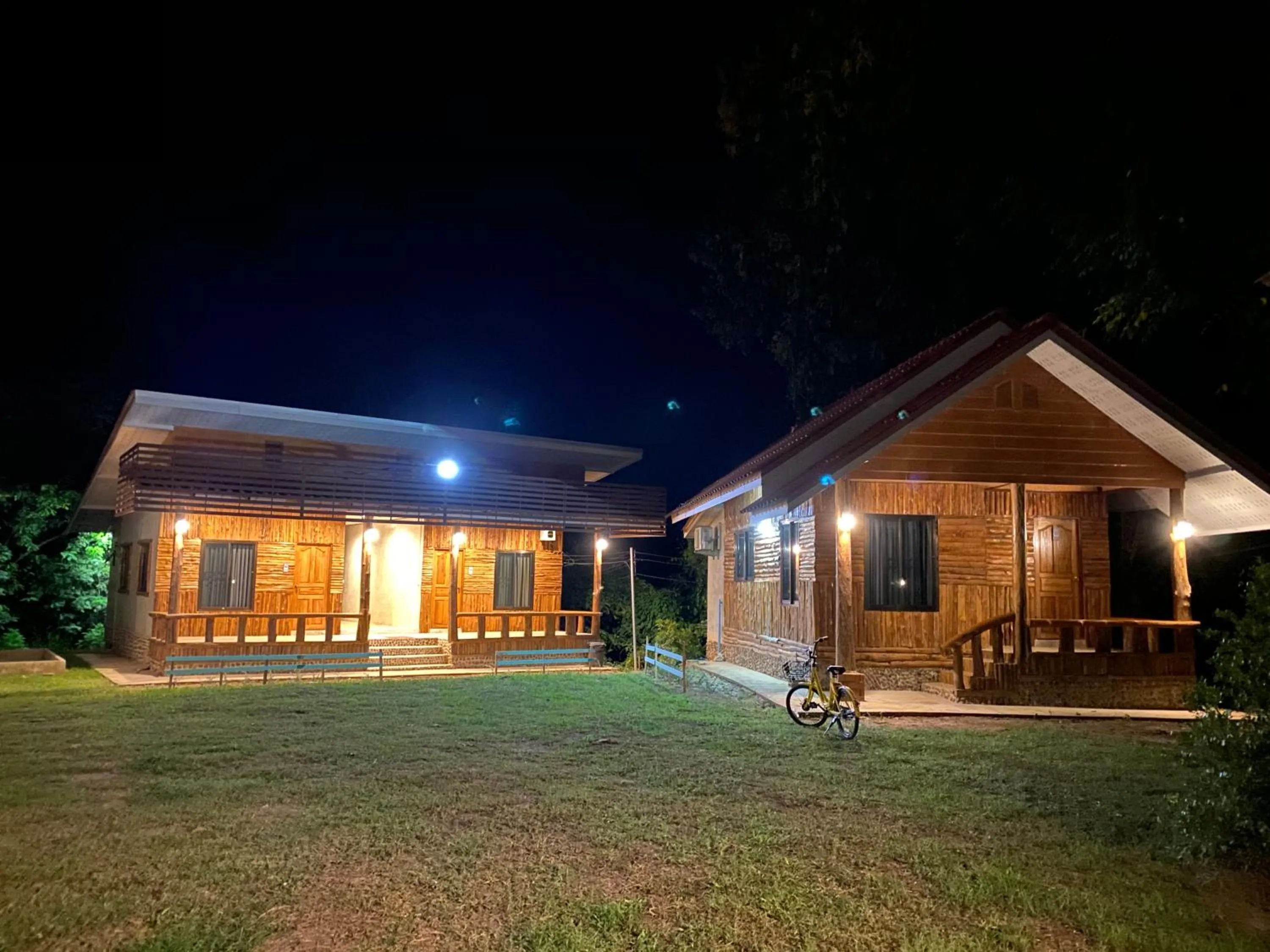 Property building in Baan Khue Wieng Resort