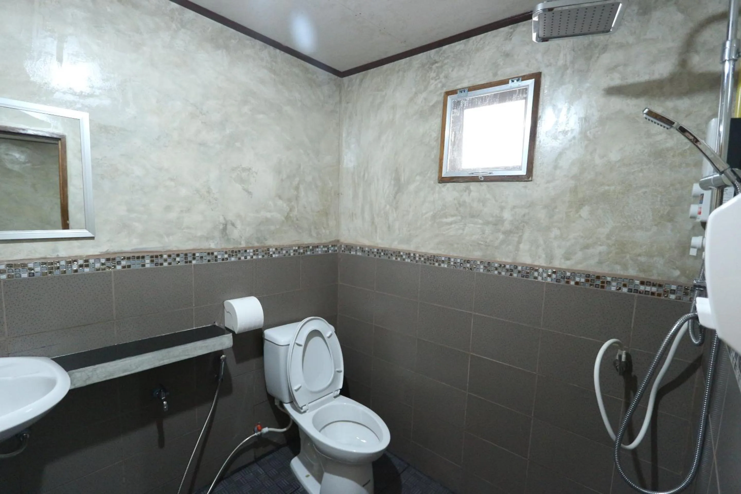 Shower in Baan Khue Wieng Resort