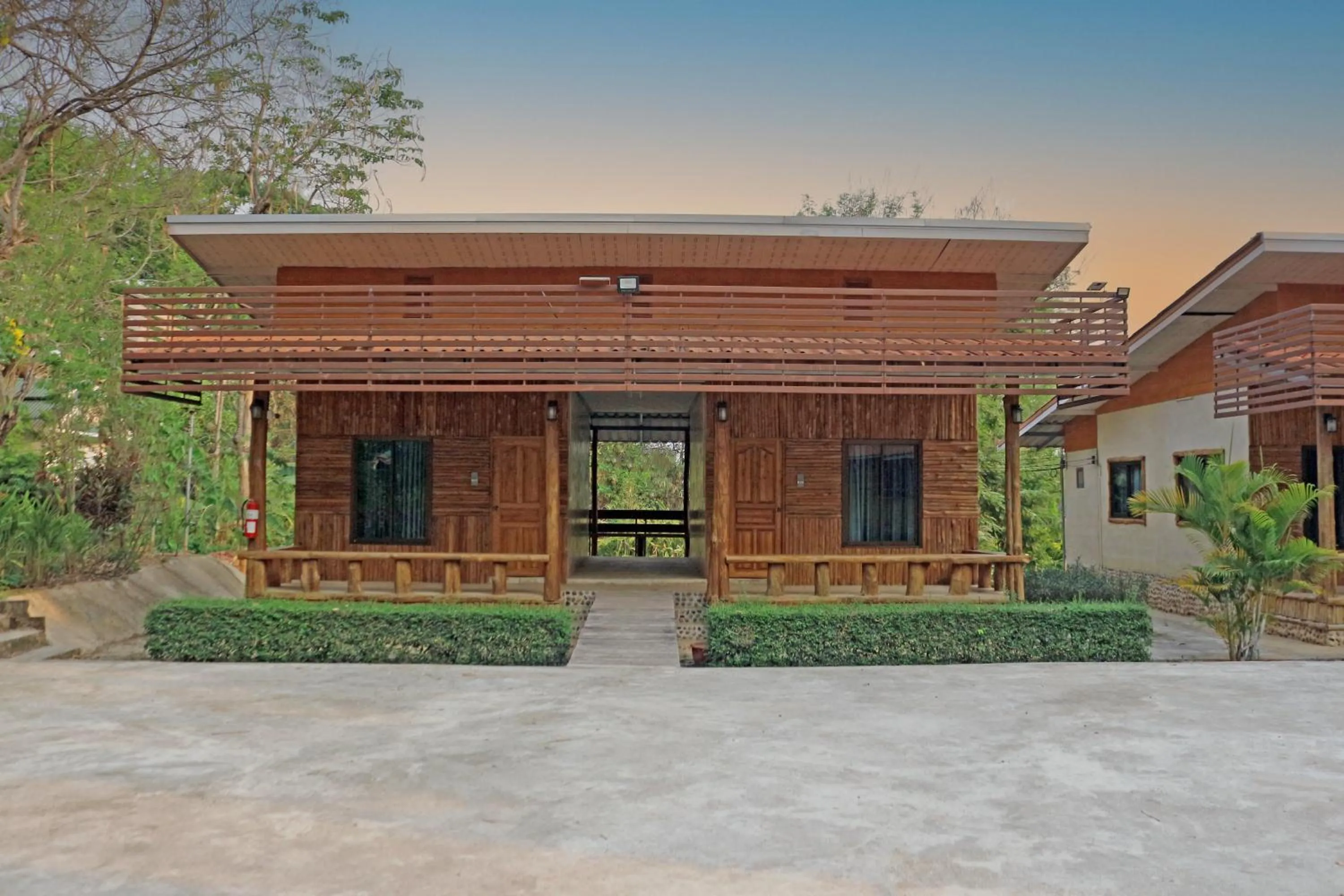 Property building in Baan Khue Wieng Resort