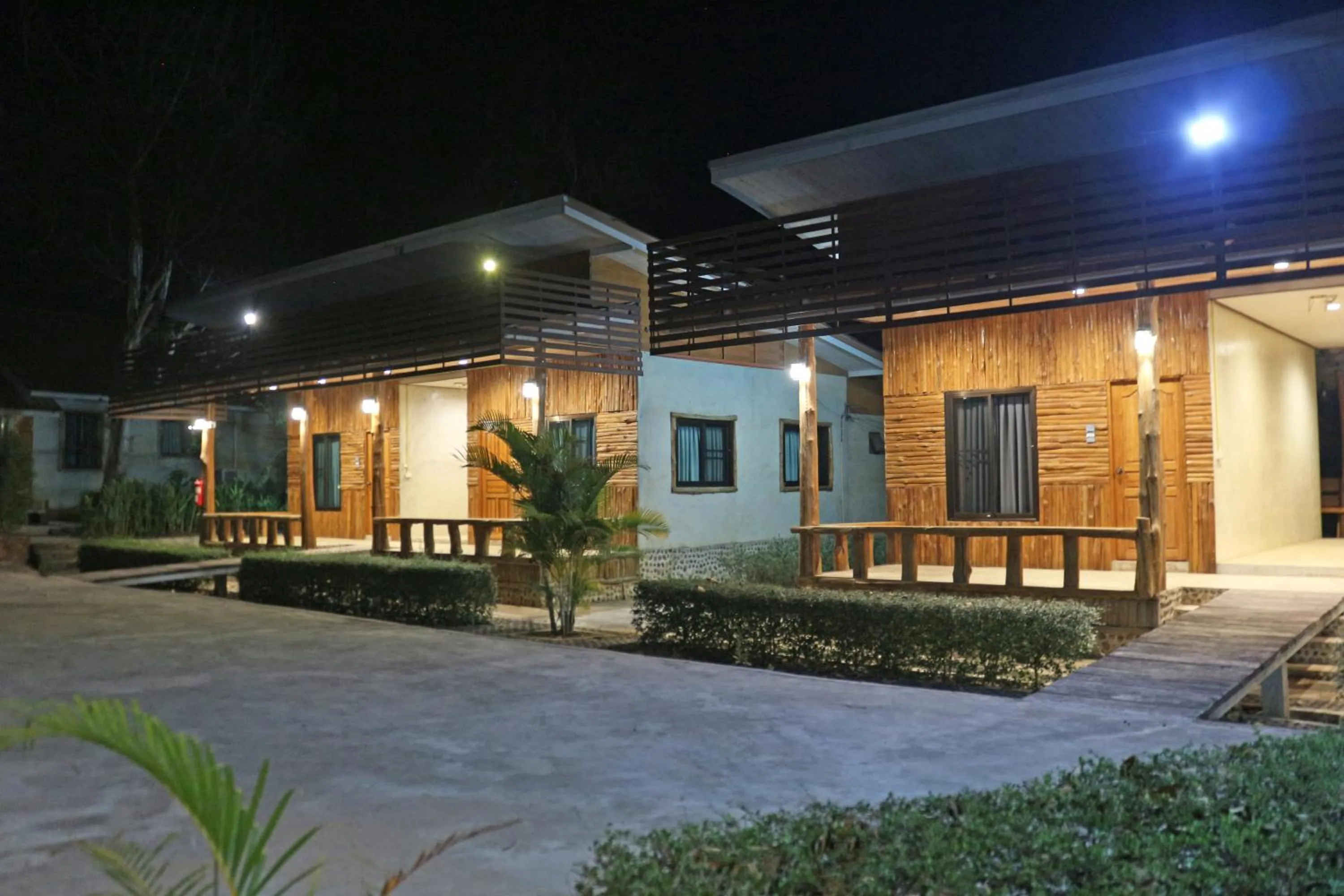 Property building in Baan Khue Wieng Resort