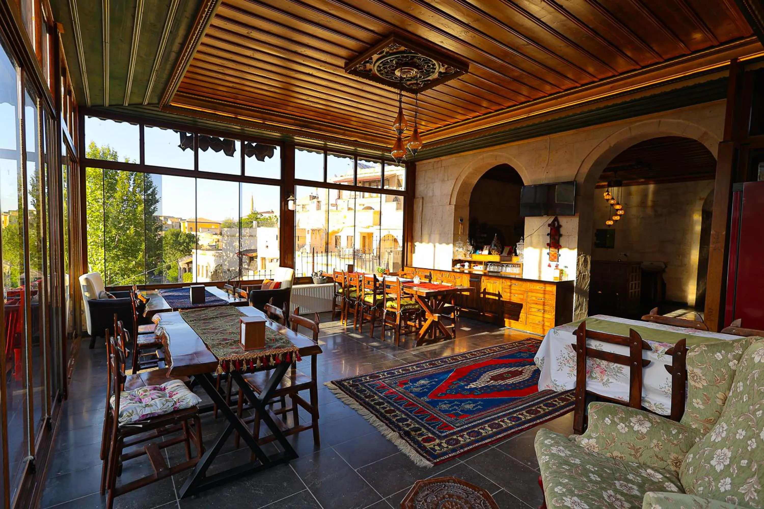 Restaurant/places to eat in Demisos Caves Hotel