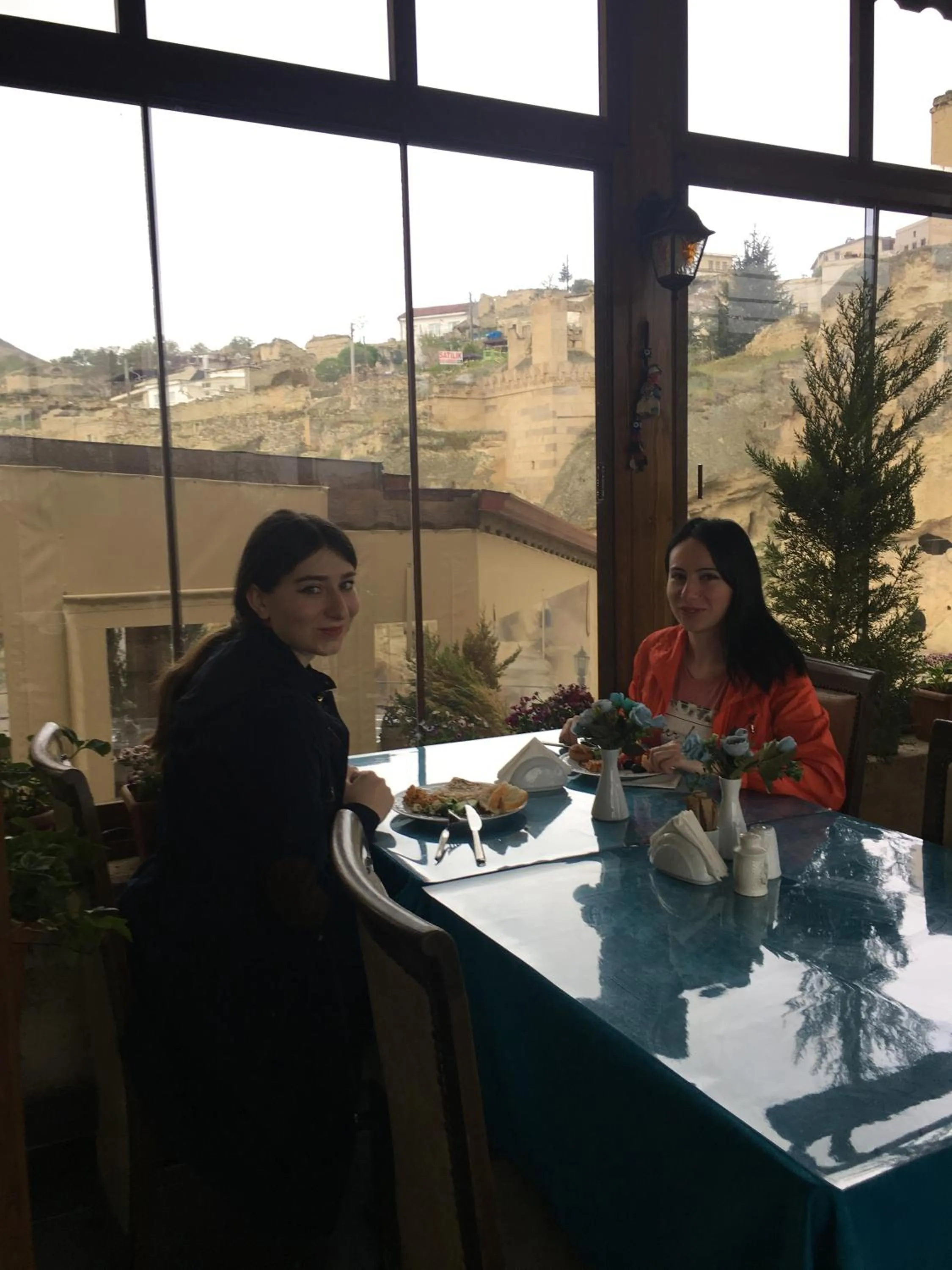 Restaurant/places to eat in Demisos Caves Hotel