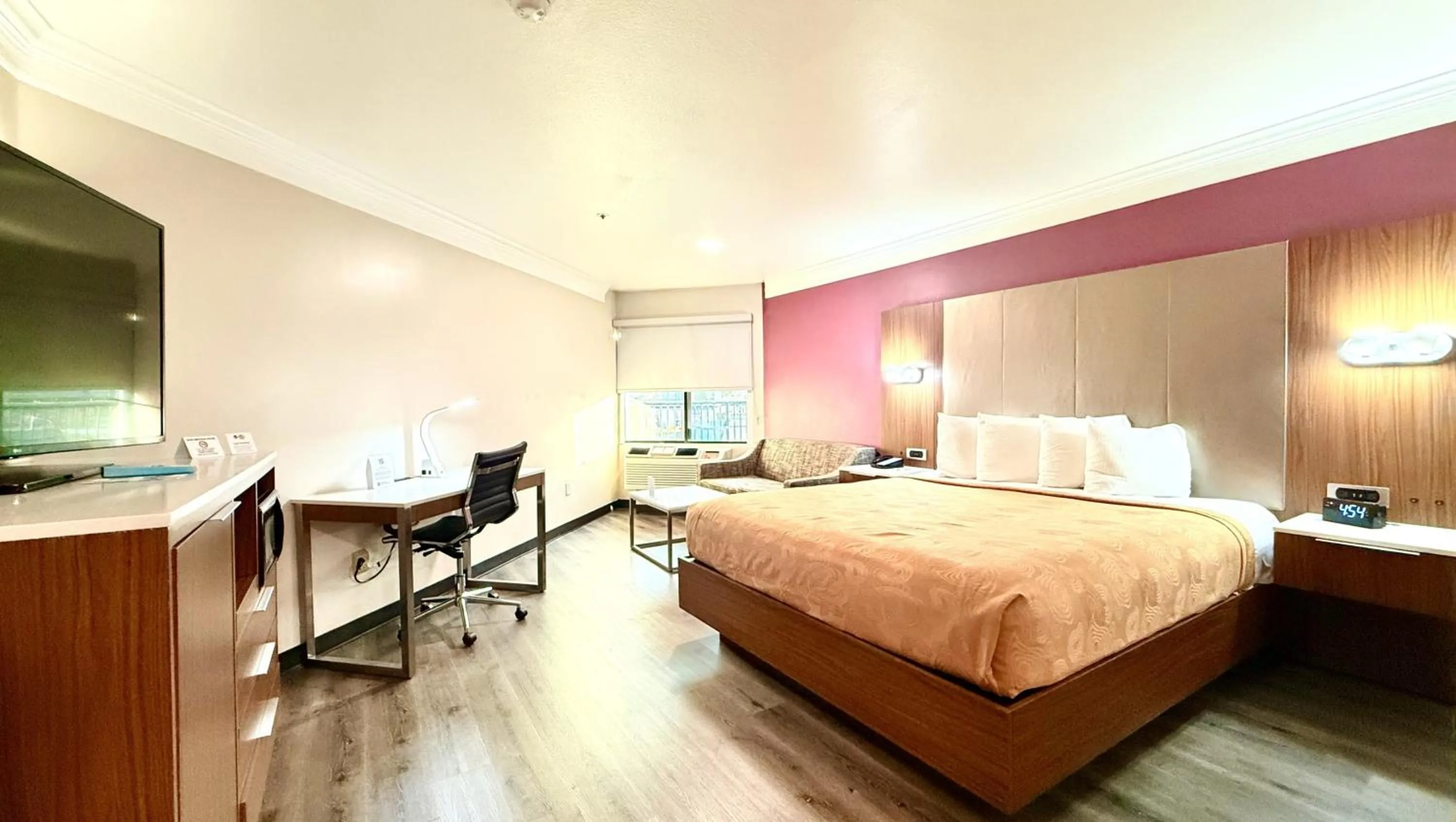 Bed in Best Western Plus Suites Hotel - Los Angeles LAX Airport