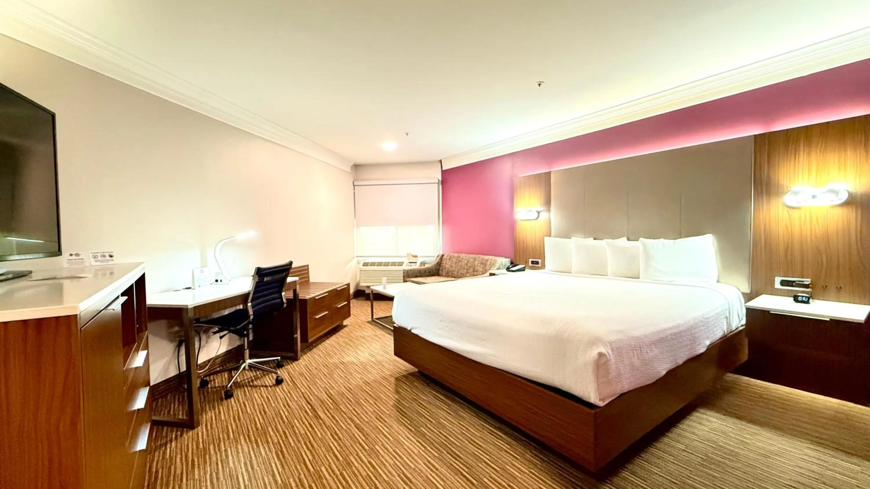 Bed in Best Western Plus Suites Hotel - Los Angeles LAX Airport