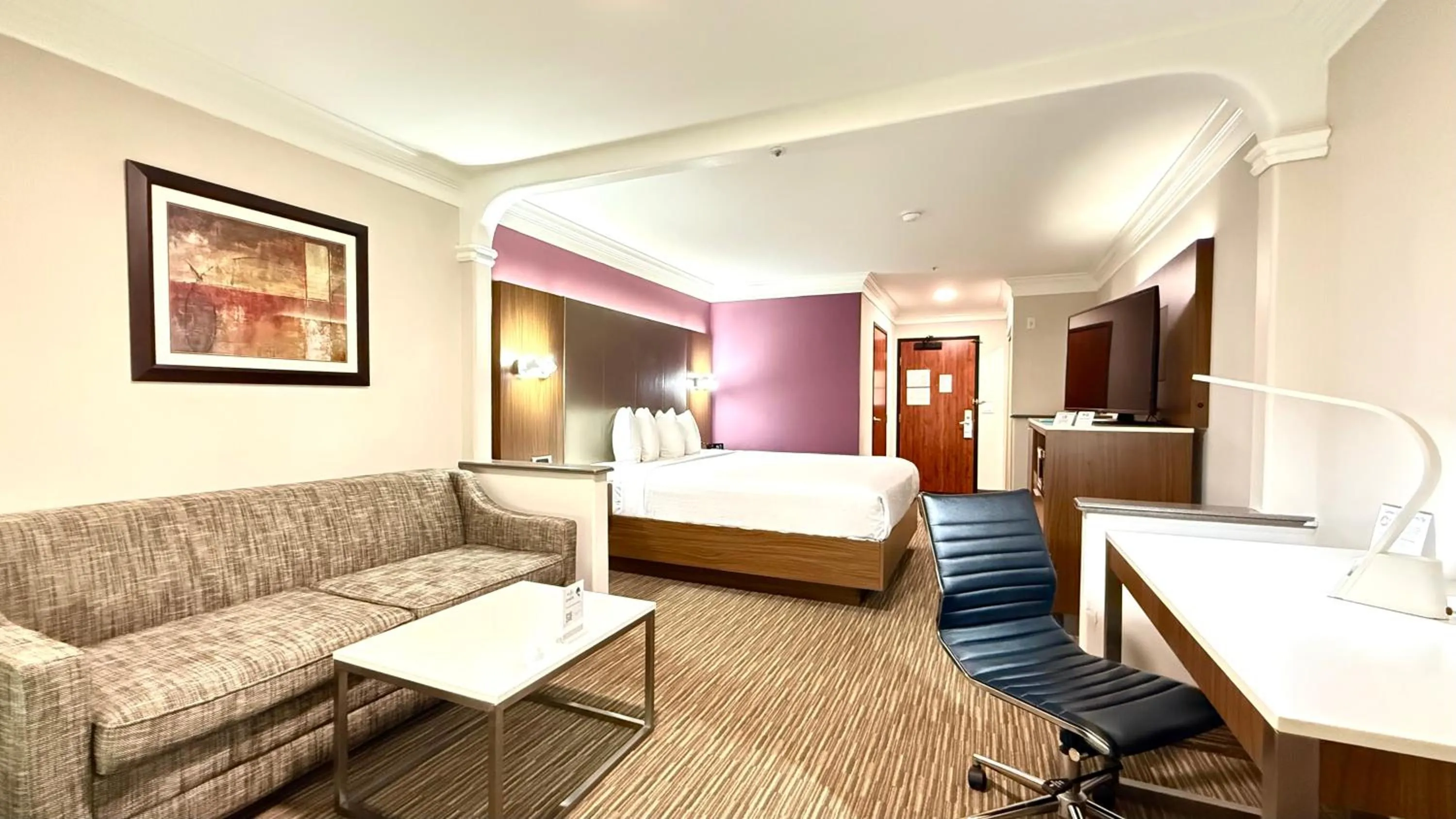 Bed in Best Western Plus Suites Hotel - Los Angeles LAX Airport