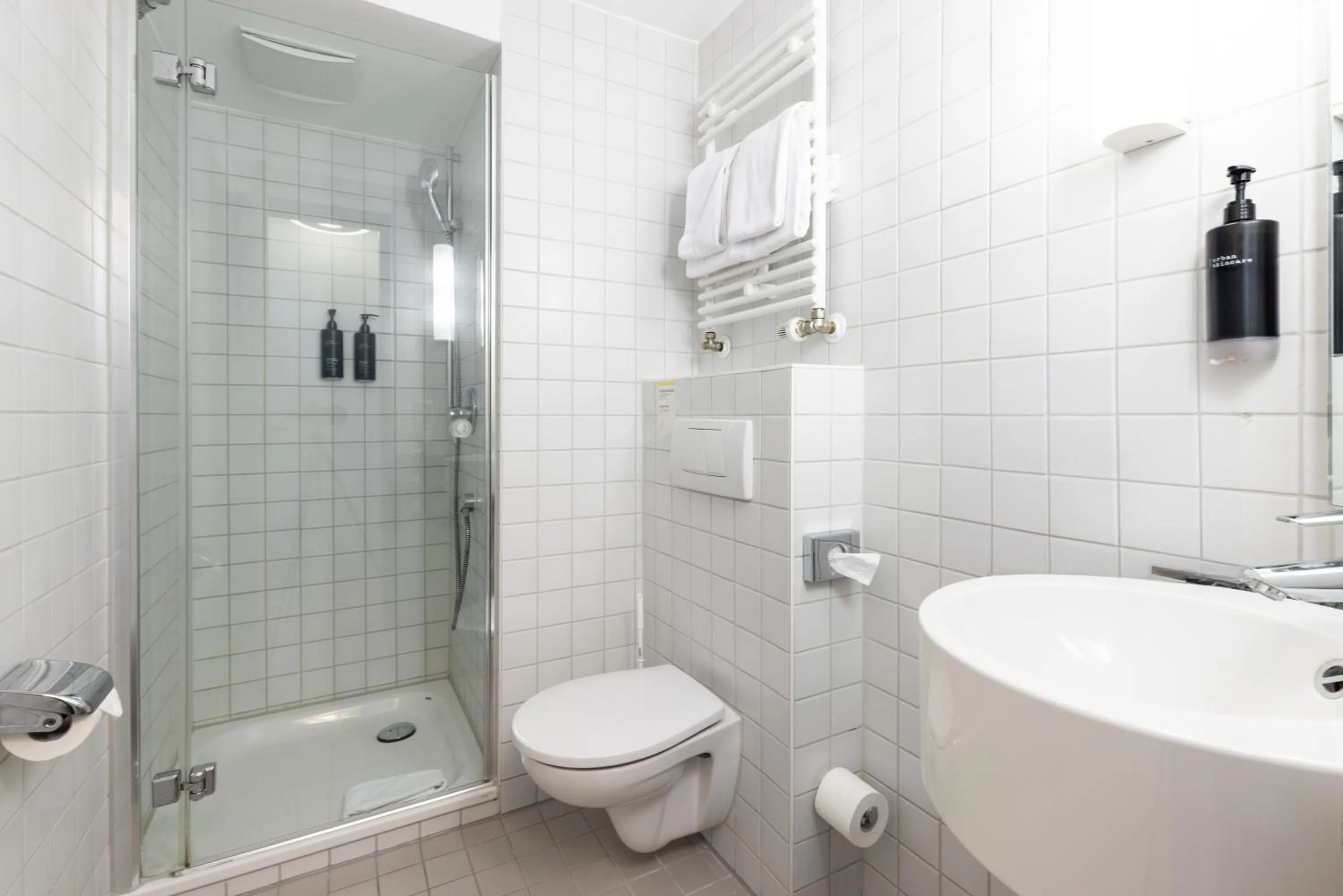 Shower in Garner Hotel Kiel - Akademie