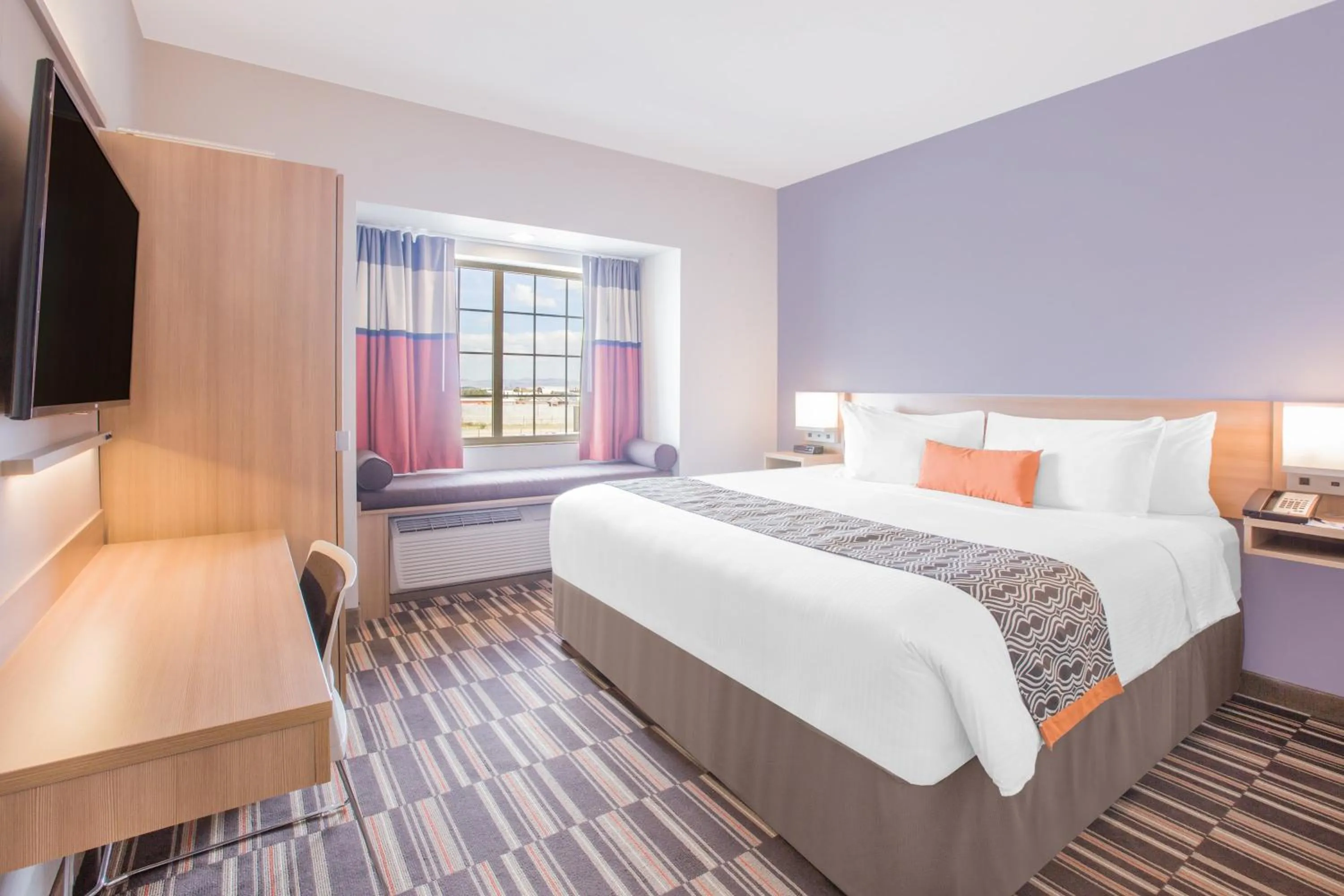 Bed in Microtel Inn & Suites by Wyndham Cuauhtemoc Campos Menonitas