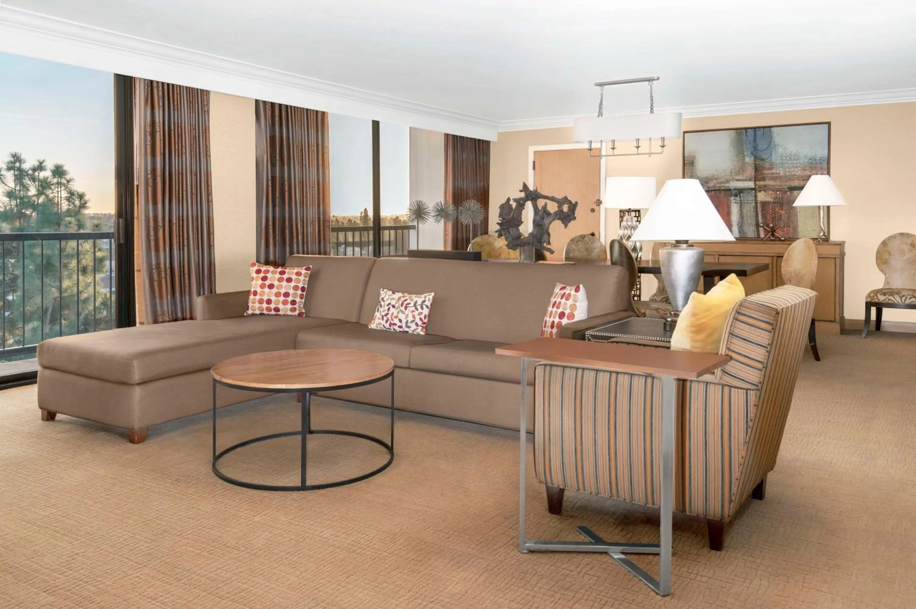 Living room in Hilton Orange County/Costa Mesa